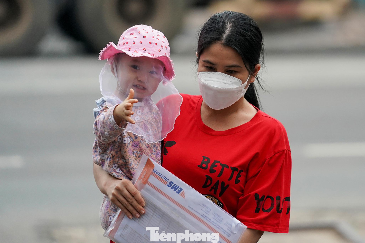 Tỷ lệ hưởng BHXH 1 lần đã rơi vào số NLĐ nữ, do sức ép về nuôi con, chăm lo gia đình, việc làm biến động nhiều hơn nam. Khi đứng trước lựa chọn phải đi vay để lo cuộc sống và nhận BHXH 1 lần, NLĐ thường chọn phương án sau. Tỷ lệ hưởng BHXH 1 lần đã rơi vào số NLĐ nữ, do sức ép về nuôi con, chăm lo gia đình, việc làm biến động nhiều hơn nam. Khi đứng trước lựa chọn phải đi vay để lo cuộc sống và nhận BHXH 1 lần, NLĐ thường chọn phương án sau.