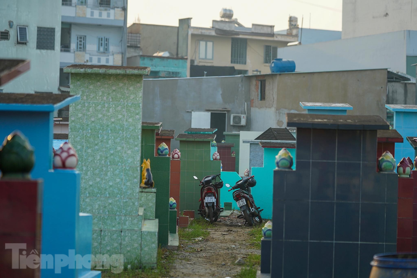 Phong tục tảo mộ mỗi dịp tết đến là một nét đẹp văn hóa được người Việt gìn giữ và lưu truyền từ bao đời nay. Phong tục tảo mộ mỗi dịp tết đến là một nét đẹp văn hóa được người Việt gìn giữ và lưu truyền từ bao đời nay.