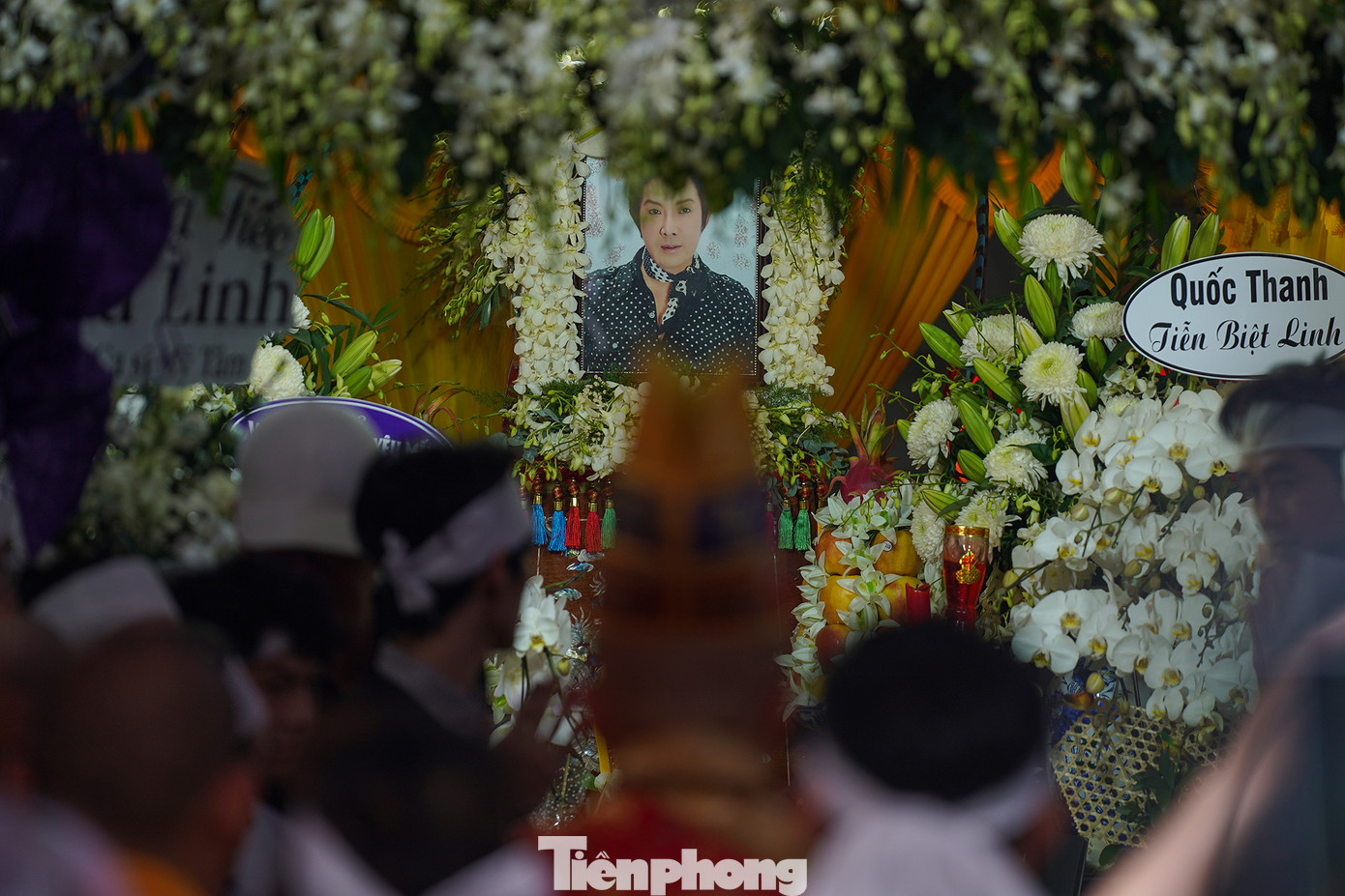 Nghệ sĩ Vũ Linh ra đi trưa 5/3 tại nhà riêng sau thời gian dài lâm bạo bệnh ở tuổi 65. Sau ba ngày tang lễ, linh cữu của nghệ sĩ Vũ Linh được an táng tại Nghĩa trang Hoa viên Bình Dương.