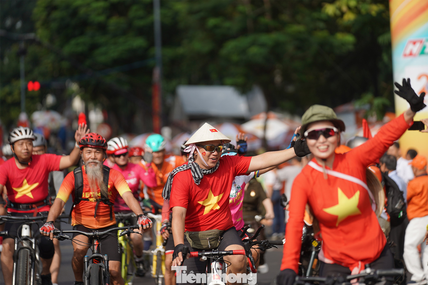 Sự kiện thu hút nhiều lứa tuổi và nhiều giới... tham gia chào mừng ngày đại lễ 30/4 của dân tộc.