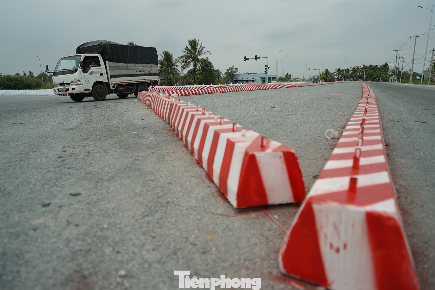 Một vòng xoay vừa mới sơn xong.