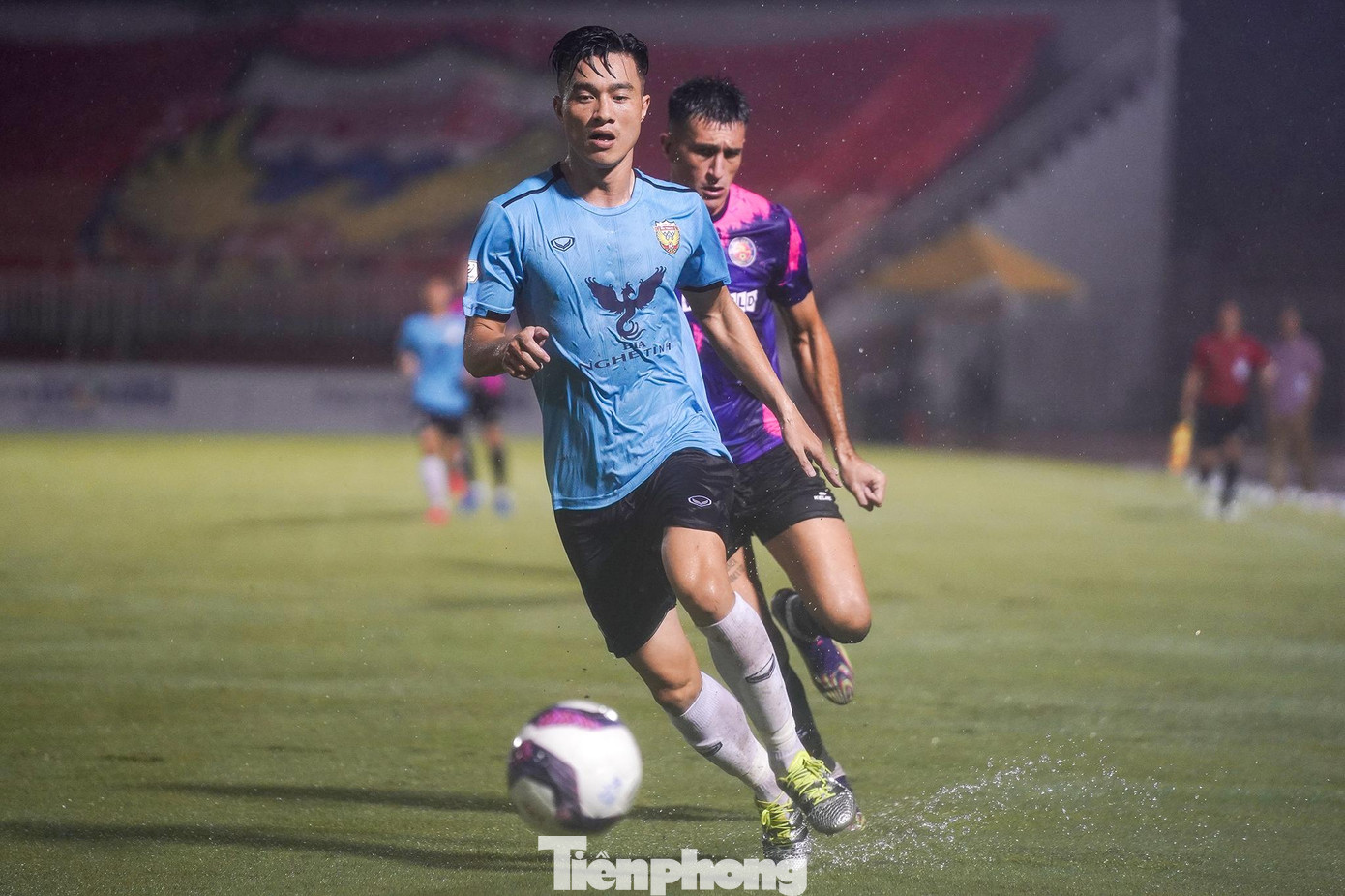 Tinh thần lên cao sau chiến thắng trước Nam Định, các học trò của HLV Nguyễn Thành Công rất phấn chấn khi làm khách trên sân của Sài Gòn FC. Đội bóng núi Hồng đặt mục tiêu giành 3 điểm trọn vẹn trước trận đấu.