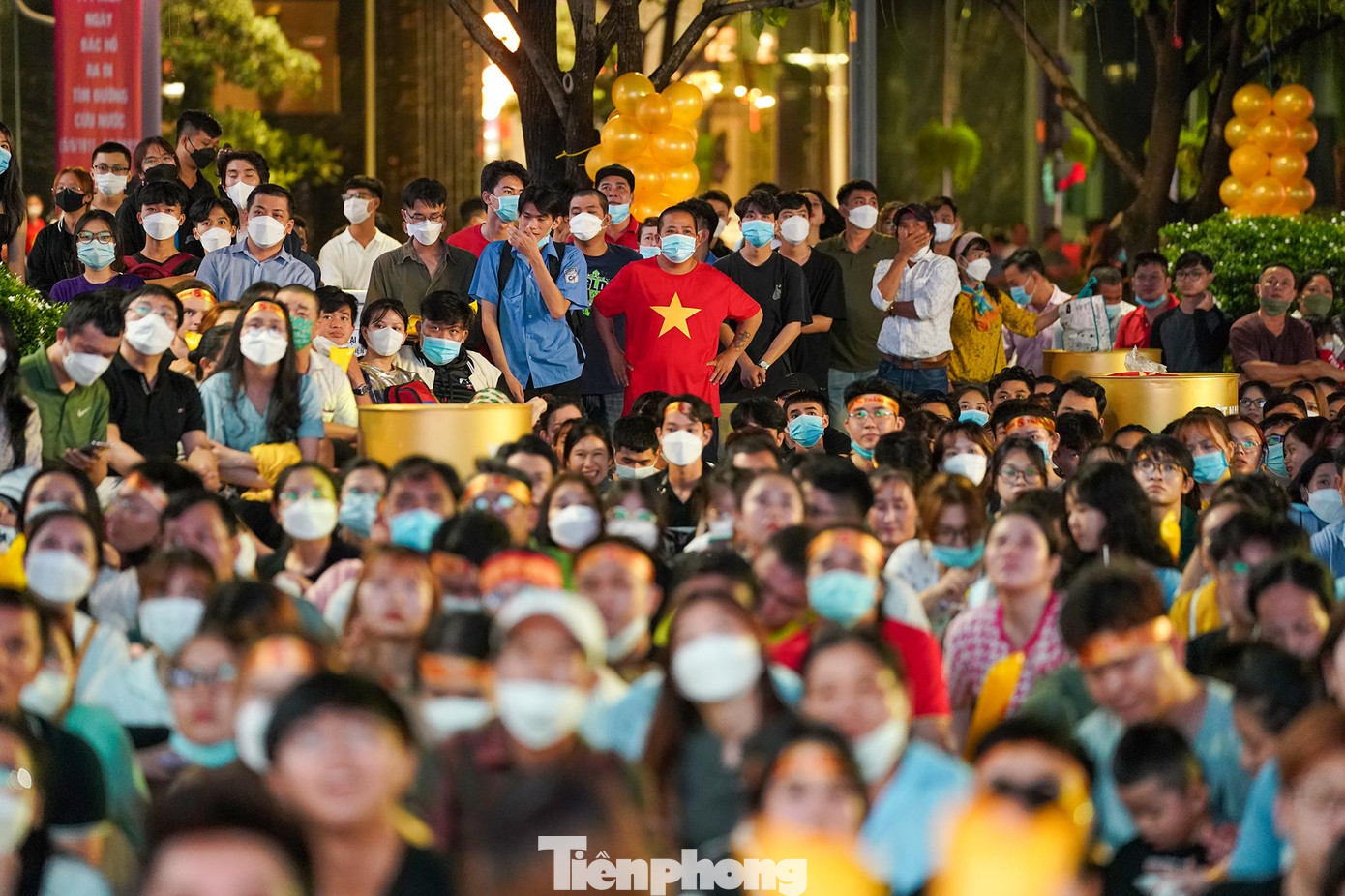 Những khi Việt Nam bị phản công, hàng vạn trái tim như nín thở. Những khi Việt Nam bị phản công, hàng vạn trái tim như nín thở.