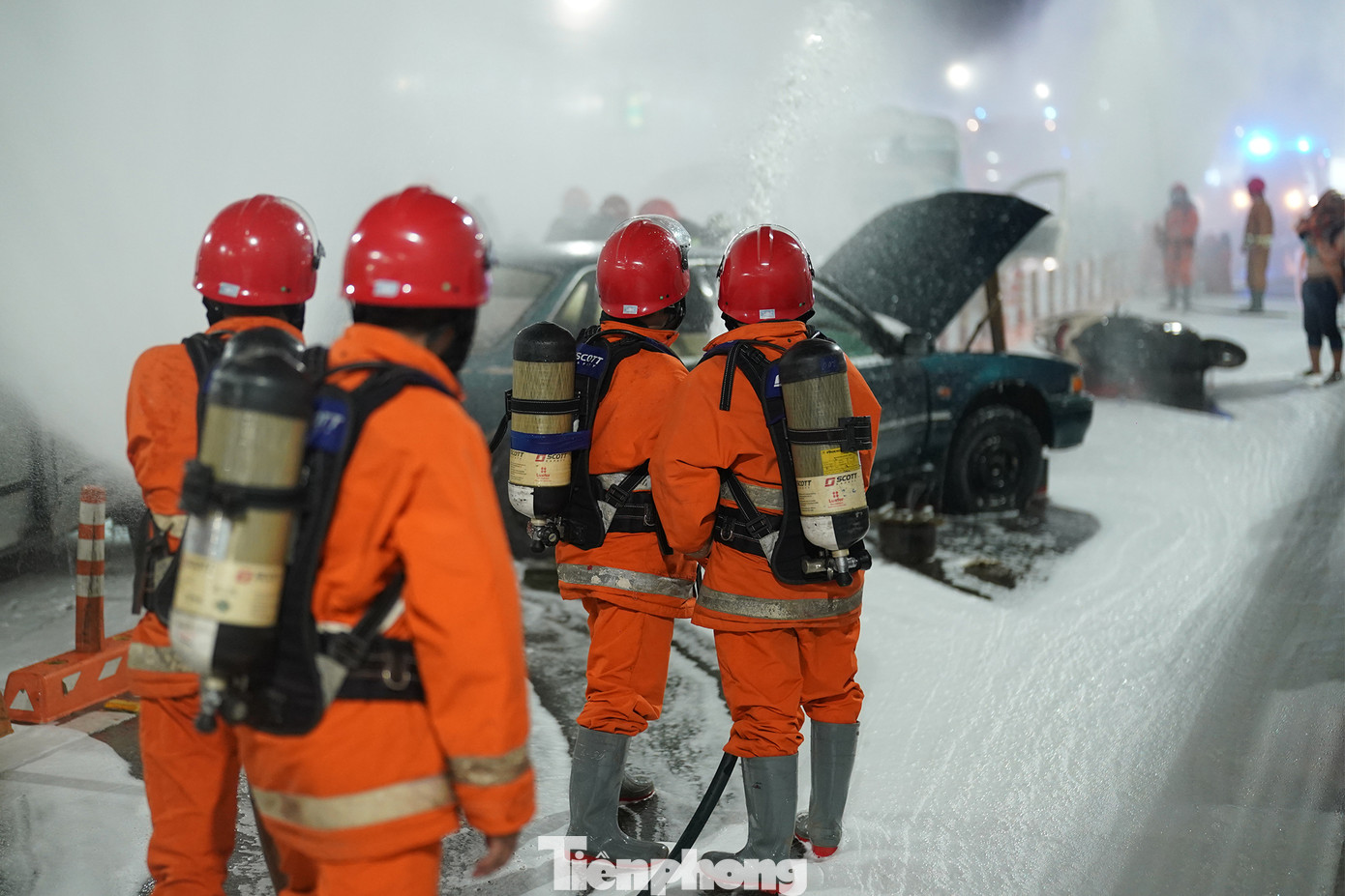 Bên cạnh đó, nâng cao khả năng sẵn sàng chiến đấu và công tác phối hợp tác chiến giữa lực lượng Cảnh sát PCCC&amp;CNCH với các lực lượng tham gia chữa cháy, CNCH trên địa bàn thành phố trong xử lý các tình huống cháy, nổ lớn.