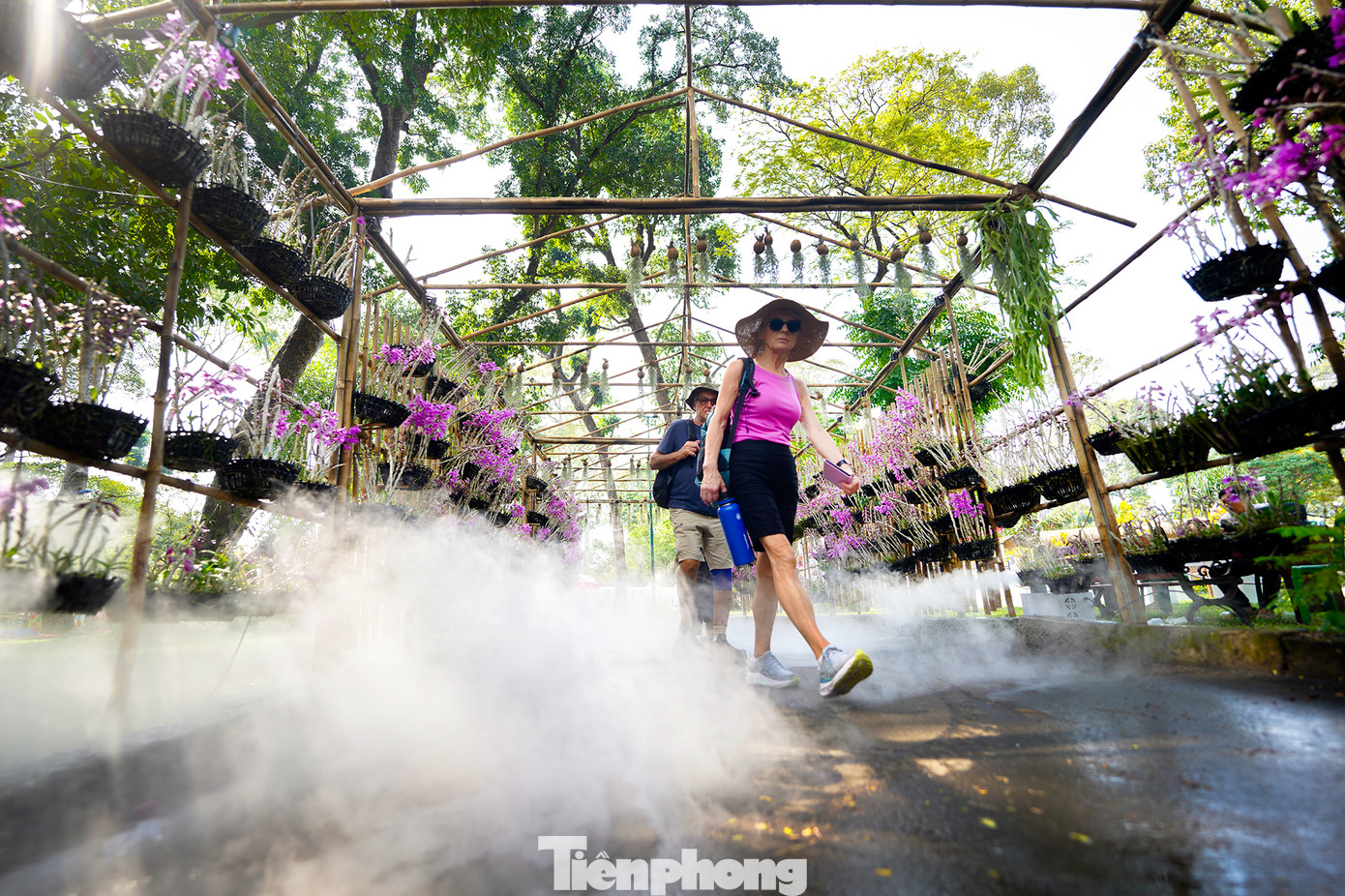 Nhiều hoạt động đặc sắc thu hút du khách đến tham quan, thưởng lãm. Nhiều du khách thích thú với hội thi chim, dạo bước qua Ngõ Trầm, con đường mờ sương với hai hàng lan Trầm Rồng Đỏ hai bên... Nhiều hoạt động đặc sắc thu hút du khách đến tham quan, thưởng lãm. Nhiều du khách thích thú với hội thi chim, dạo bước qua Ngõ Trầm, con đường mờ sương với hai hàng lan Trầm Rồng Đỏ hai bên...