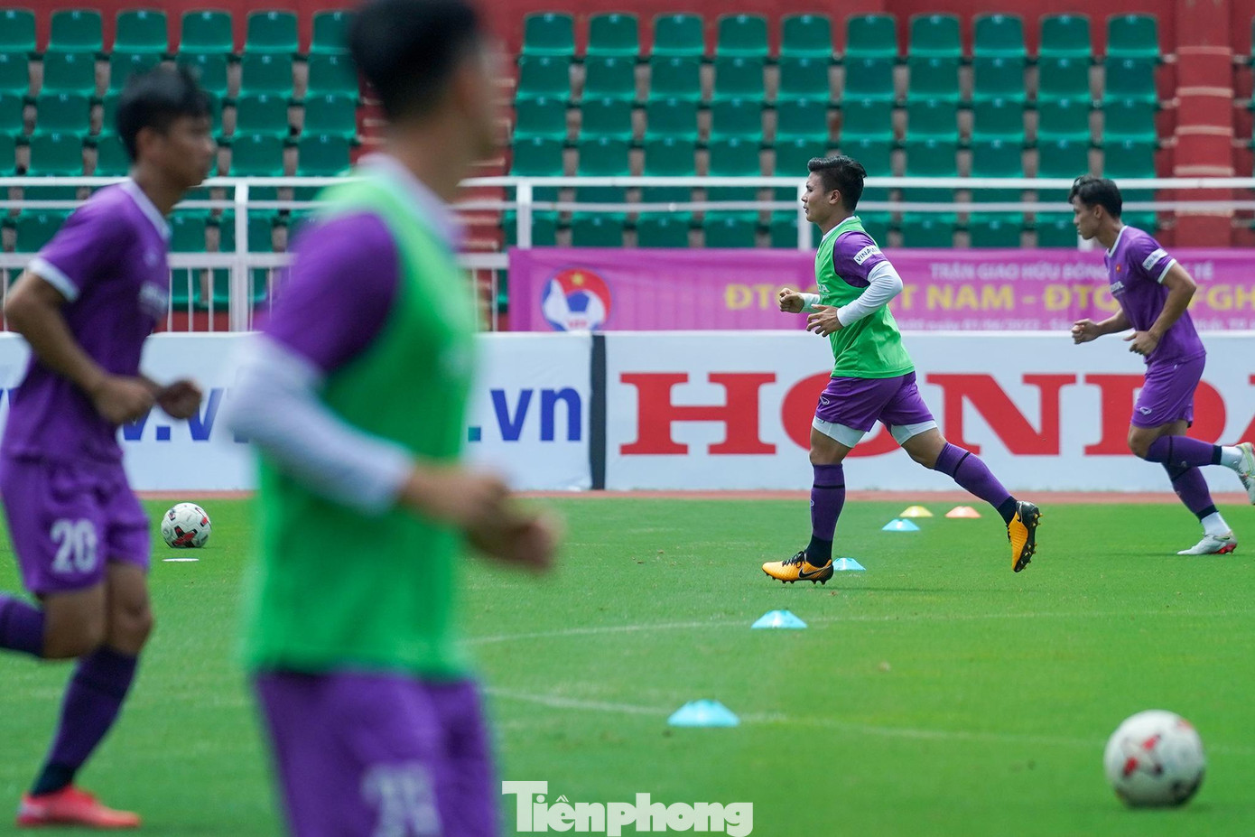 &quot;Trận ngày mai tôi cũng hỏi Hải có tham gia không và hải nói rất muốn tham gia nên tôi mới gọi. Việc ngày mai Hải có ra sân không thì tôi không chắc, chưa nói được&quot;, ông Park nói.