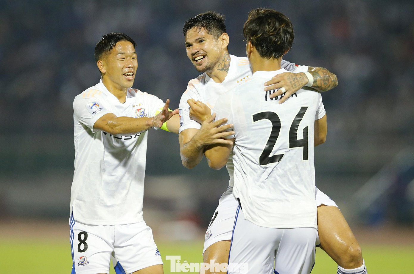 Phút 19, một thoáng thiếu tập trung đã khiến HA Gia Lai nhận bàn thua bất ngờ. Leo đã có pha đánh đầu dễ dàng vào lưới đội bóng phố Núi từ tình huống phạt góc.