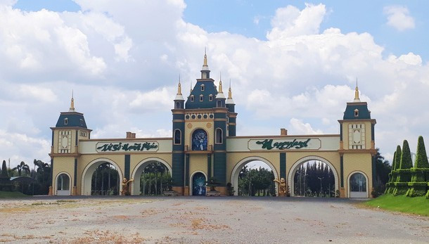 Khu phức hợp giải trí Khang Thông (dự án Happyland) ở xã Thạnh Đức, huyện Bến Lức, tỉnh Long An. Khu phức hợp giải trí Khang Thông (dự án Happyland) ở xã Thạnh Đức, huyện Bến Lức, tỉnh Long An.