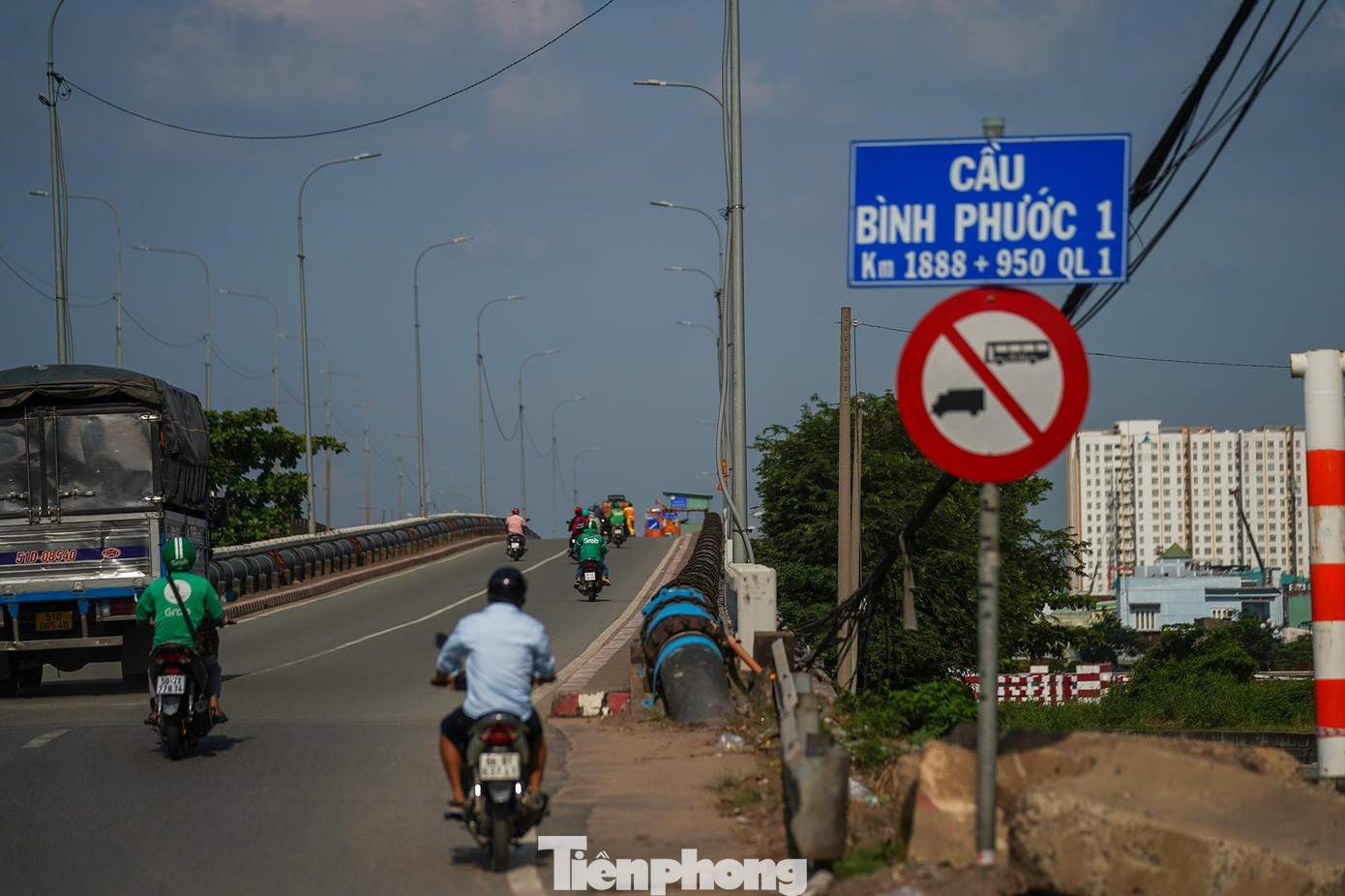 Cầu Bình Phước 1 bắc qua sông Sài Gòn, nằm trên quốc lộ 1, giáp ranh giữa Quận 12 và Thành phố Thủ Đức. Cầu có chiều dài 483m, rộng gần 8m, dầm cầu làm bằng thép. Công trình này thuộc Dự án đường xuyên Á, thông xe vào tháng 4/2003, thiết kế cho 4 làn ô tô và 2 làn xe thô sơ với tải trọng 30 tấn.