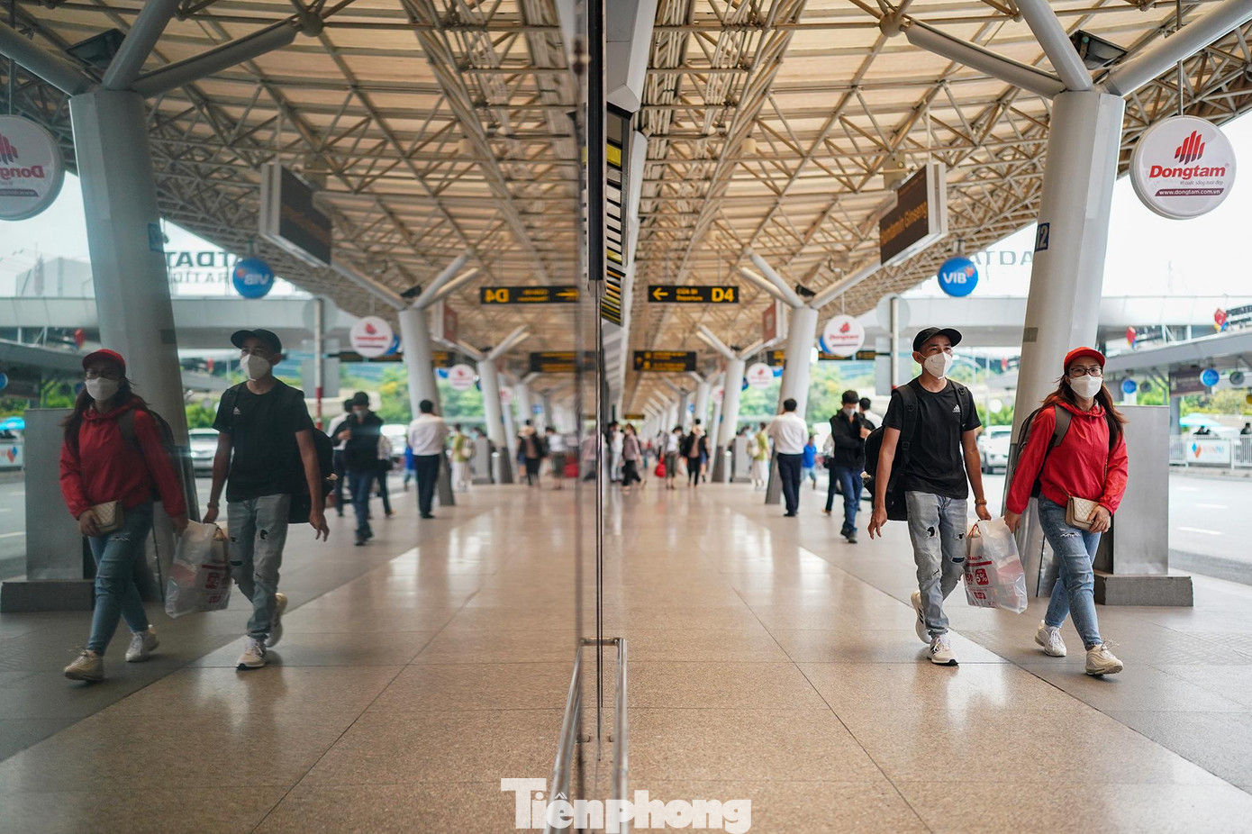 Sáng 30/4, khu vực ga quốc nội sân bay Tân Sơn Nhất thông thoáng.