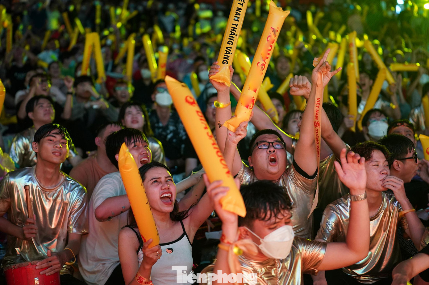 Phút 65, bàn thắng thứ 2 đã đến cũng từ một tình huống đánh đầu. Cầu thủ chỉ cao 1m68 đã khiến cho các đối thủ phải ngước nhìn khi bật cao nhất đánh đầu tung lưới đối phương. Bàn thắng đầu tiên của Hồ Thanh Minh tại giải đấu năm nay. Phút 65, bàn thắng thứ 2 đã đến cũng từ một tình huống đánh đầu. Cầu thủ chỉ cao 1m68 đã khiến cho các đối thủ phải ngước nhìn khi bật cao nhất đánh đầu tung lưới đối phương. Bàn thắng đầu tiên của Hồ Thanh Minh tại giải đấu năm nay.