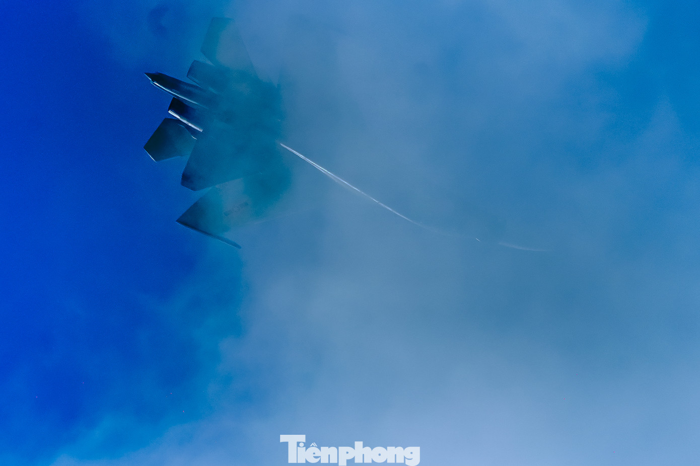 Phi đội Su-30MK2 cất cánh.