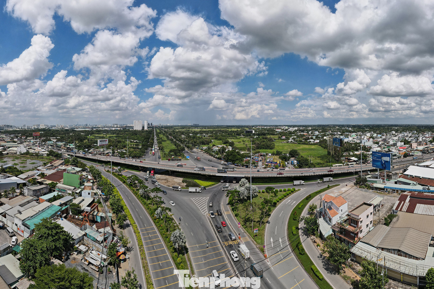 Cầu vượt nút giao Bình Thuận, đầu đường Nguyễn Văn Linh, huyện Bình Chánh, TPHCM. Cầu vượt nút giao Bình Thuận, đầu đường Nguyễn Văn Linh, huyện Bình Chánh, TPHCM.