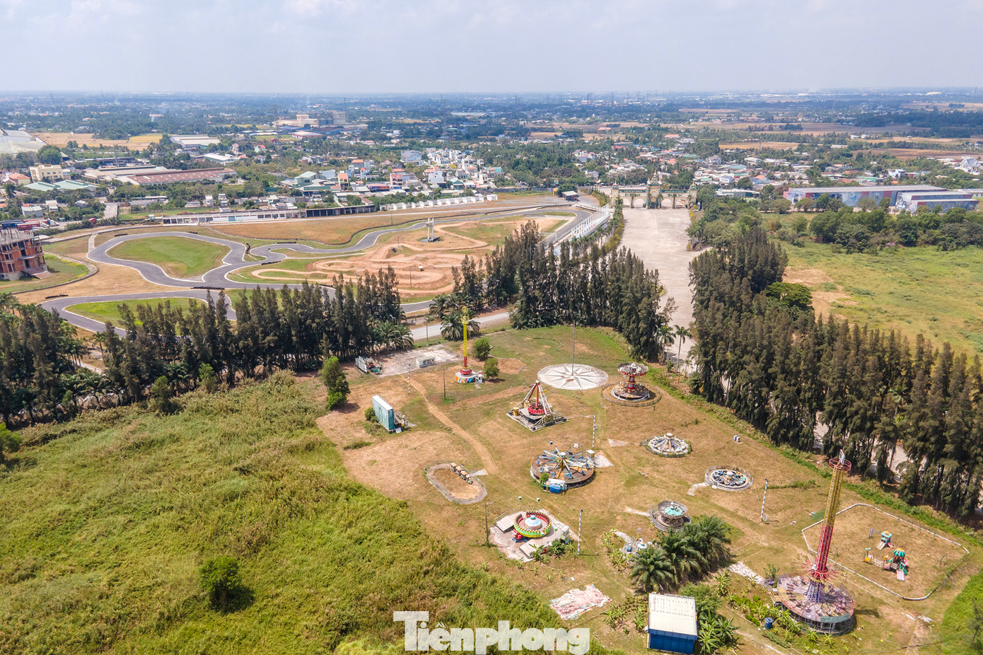 Trong quy hoạch tổng thể, tập đoàn Khang Thông đầu tư khoảng 600 triệu USD xây dựng công viên chủ đề 100 ha. Các hạng mục còn lại chủ yếu kêu gọi các đối tác lớn trong và ngoài nước đầu tư. Toàn bộ công trình hoành tráng này được khởi công vào ngày 14/2/2011 và dự kiến hoàn thành vào quý 2/2014.