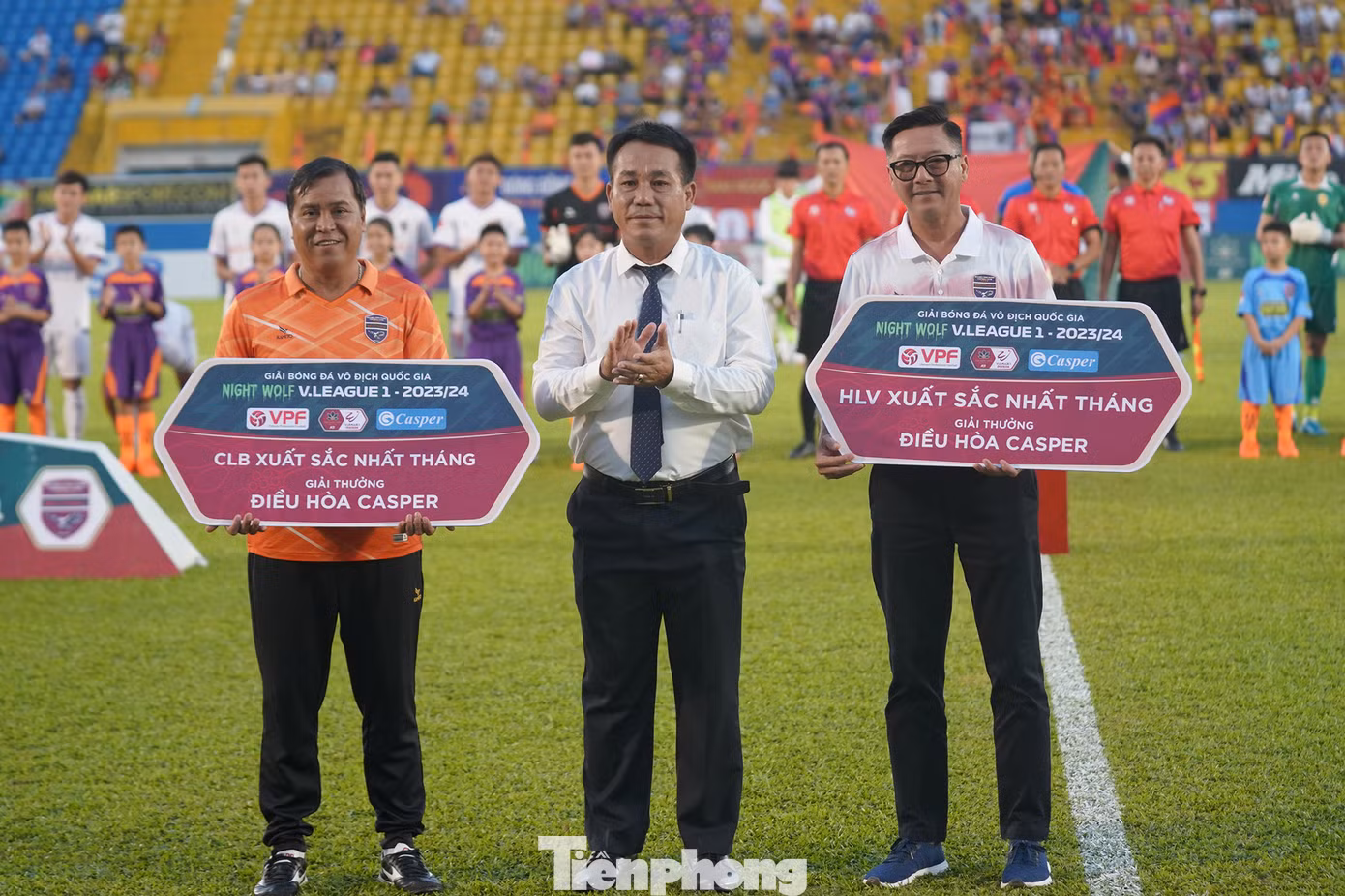 Ông Lê Huỳnh Đức được bầu chọn là HLV xuất sắc nhất tháng 12/2023 của Night Wolf V-League mùa này.
