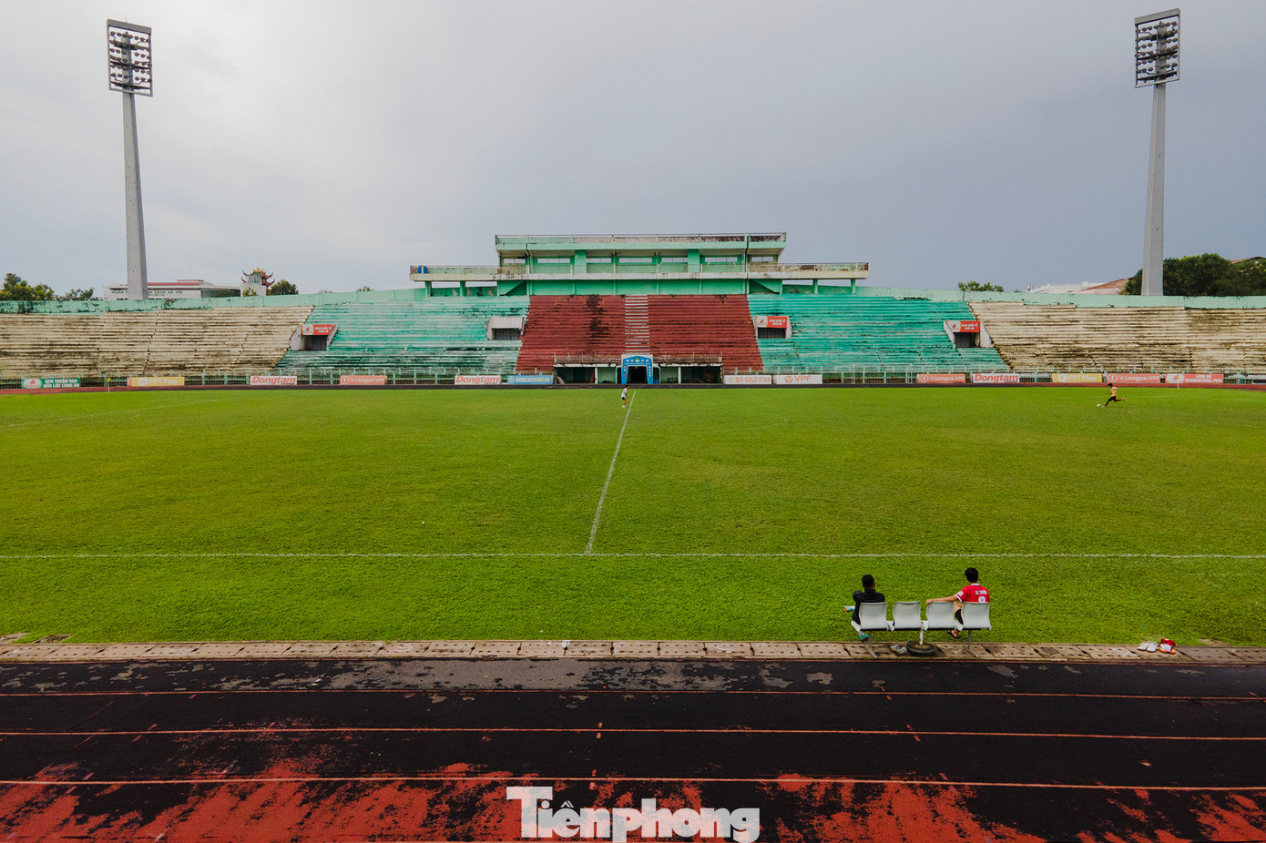 Giai đoạn 2003-2007, đội bóng Gạch Đồng Tâm Long An trở thành hiện tượng của bóng đá Việt khi thi đấu thành công ở giải đấu hạng A và góp mặt vào các trận đấu của giải đấu V-League.