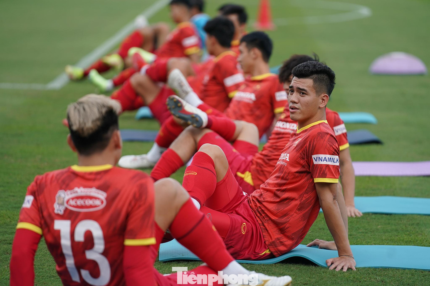 Vắng Hoàng Đức, HLV Park Hang-seo có điều kiện thử một số gương mặt mới. Đội có ba ngày chuẩn bị trước khi gặp Singapore rồi Ấn Độ lần lượt vào ngày 21/9 và 27/9 tại sân Thống Nhất. Ba đội thi đấu vòng tròn một lượt tính điểm. Phần thưởng cho đội vô địch là 30.000 USD (khoảng 700 triệu đồng).