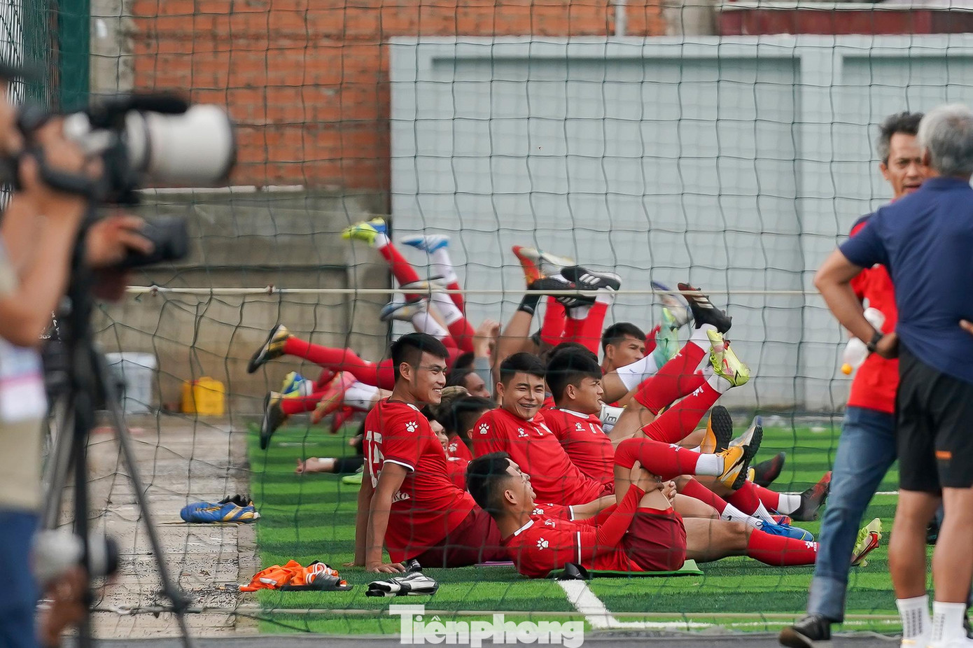 Đợt tập trung này, HLV Park Hang-seo không triệu các cầu thủ của TPHCM. CLB TPHCM đang xếp áp chót, phía trên &quot;người anh em&quot; Sài Gòn FC trên bảng xếp hạng V-Laegue 2022.