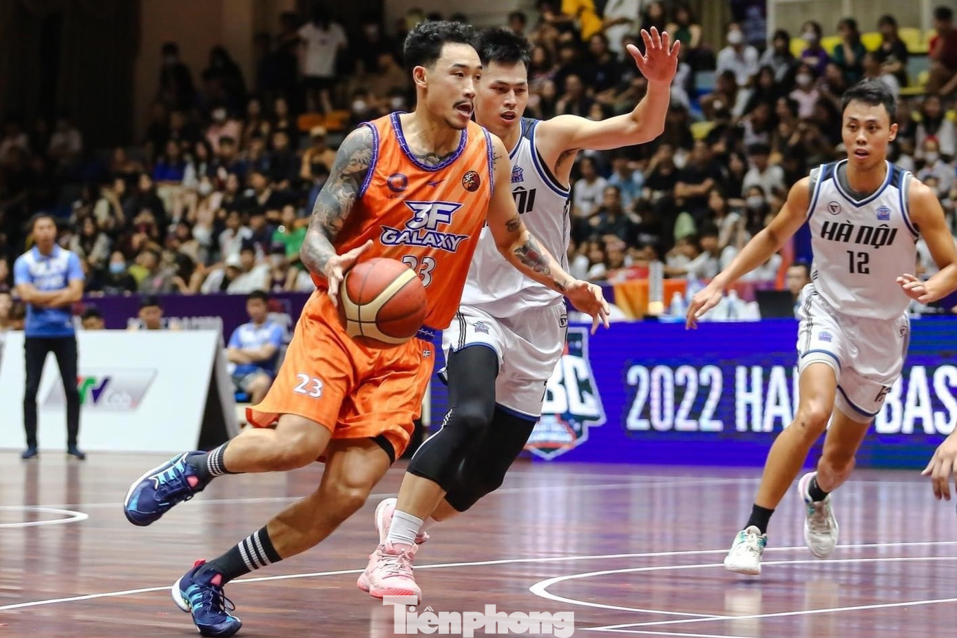 Để tăng chất lượng chuyên môn giải đấu, Ban tổ chức cho phép mỗi đội bóng được đăng ký không giới hạn vận động viên gốc Việt, mở rộng sân chơi dành cho cả những cầu thủ Việt kiều và tối thiểu 2 vận động viên người nước ngoài hiện đang sinh sống, học tập và làm việc tại Việt Nam tham dự. Để tăng chất lượng chuyên môn giải đấu, Ban tổ chức cho phép mỗi đội bóng được đăng ký không giới hạn vận động viên gốc Việt, mở rộng sân chơi dành cho cả những cầu thủ Việt kiều và tối thiểu 2 vận động viên người nước ngoài hiện đang sinh sống, học tập và làm việc tại Việt Nam tham dự.