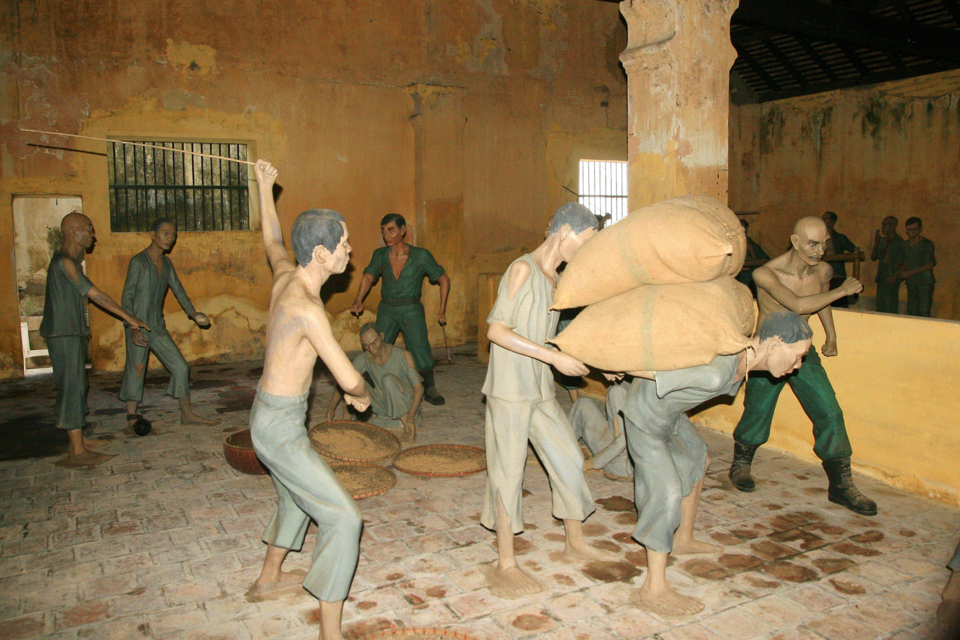 Hầm xay lúa mà du khách được biết qua màn ảnh. Hầm xay lúa mà du khách được biết qua màn ảnh.