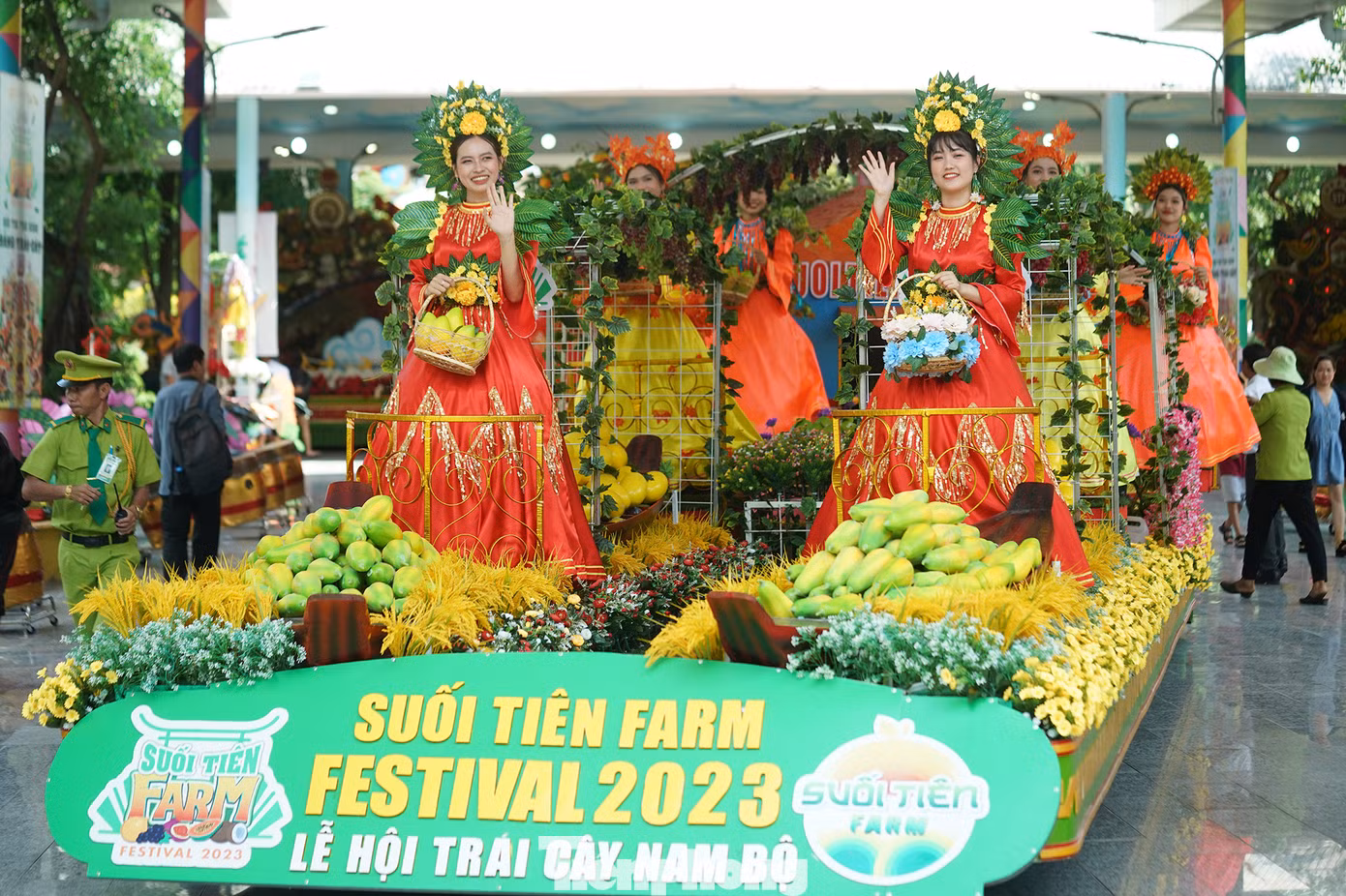 Lễ hội là sự kiện văn hóa, du lịch nhằm giới thiệu đến du khách nét đặc sắc, phong phú và đa dạng các chủng loại trái cây miền nhiệt đới.