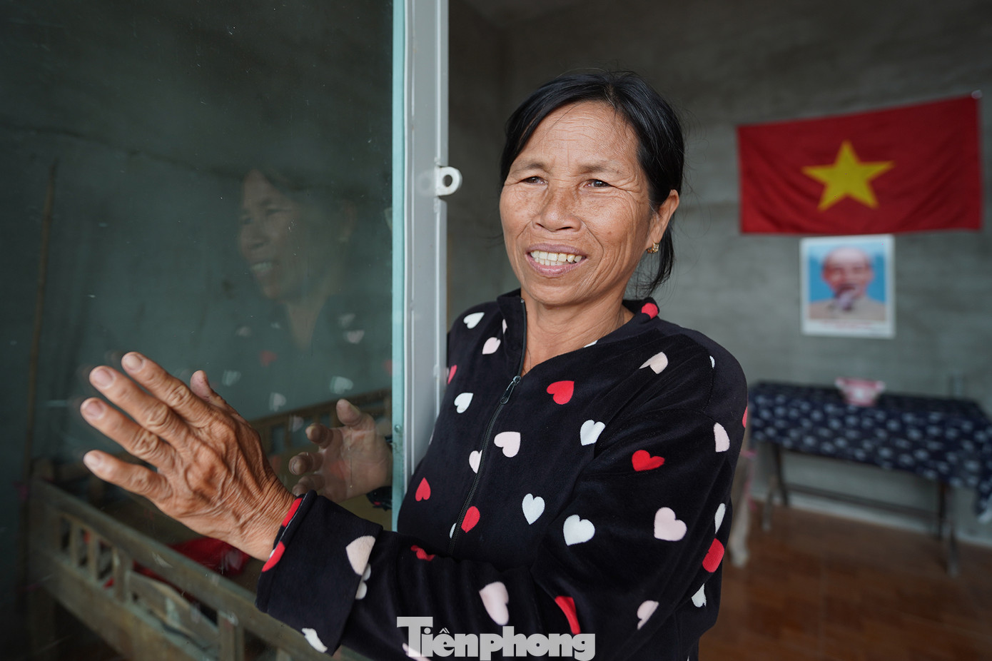 "Bản thân gia đình tôi ý thức được tầm quan trọng của của việc gìn giữ an ninh biên giới cũng như giữ mối quan hệ tốt với bà con láng giềng Campuchia. Đất ông bà thì mình phải bám trụ, gìn giữ" - bà Út, nhà ở ấp 1, xã Mỹ Thạnh Tây - xúc động chia sẻ.