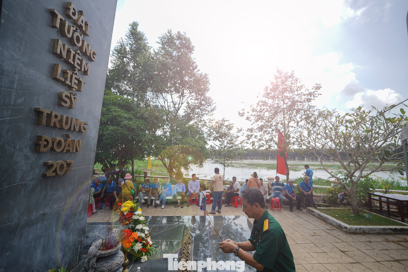 Khu tưởng niệm Liệt sĩ Trung đoàn 207, Quân khu 8 tọa lạc tại ấp Đá Biên (xã Thạnh Phước, huyện Thạnh Hóa, tỉnh Long An) với diện tích khoảng 5.000m2 là nơi ghi dấu sự hy sinh oanh liệt của hơn 100 chiến sĩ Tiểu đoàn 1, Trung đoàn 207 trong trận đánh ngày 3/10/1973.