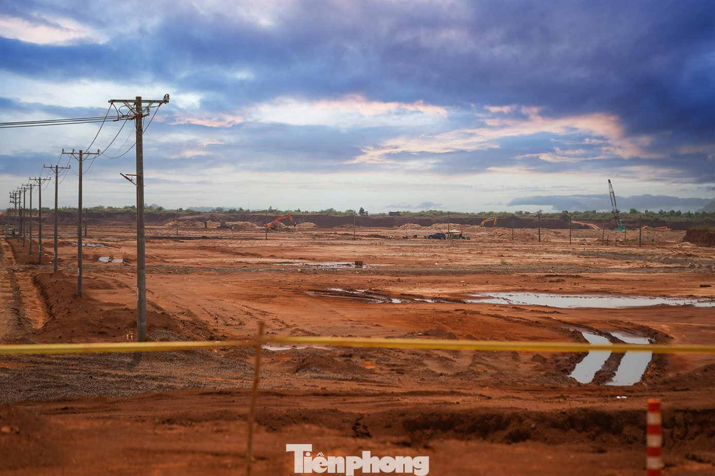 Trong tương lai, huyện Long Thành hướng đến xây dựng thành vùng đô thị trung tâm, là cực Đông của TPHCM, cửa ngõ giao thương của 3 vùng kinh tế, đầu mối giao thương quốc tế với các thế mạnh phát triển công nghiệp, nông nghiệp công nghệ cao, đô thị, dịch vụ thương mại. Trong tương lai, huyện Long Thành hướng đến xây dựng thành vùng đô thị trung tâm, là cực Đông của TPHCM, cửa ngõ giao thương của 3 vùng kinh tế, đầu mối giao thương quốc tế với các thế mạnh phát triển công nghiệp, nông nghiệp công nghệ cao, đô thị, dịch vụ thương mại.