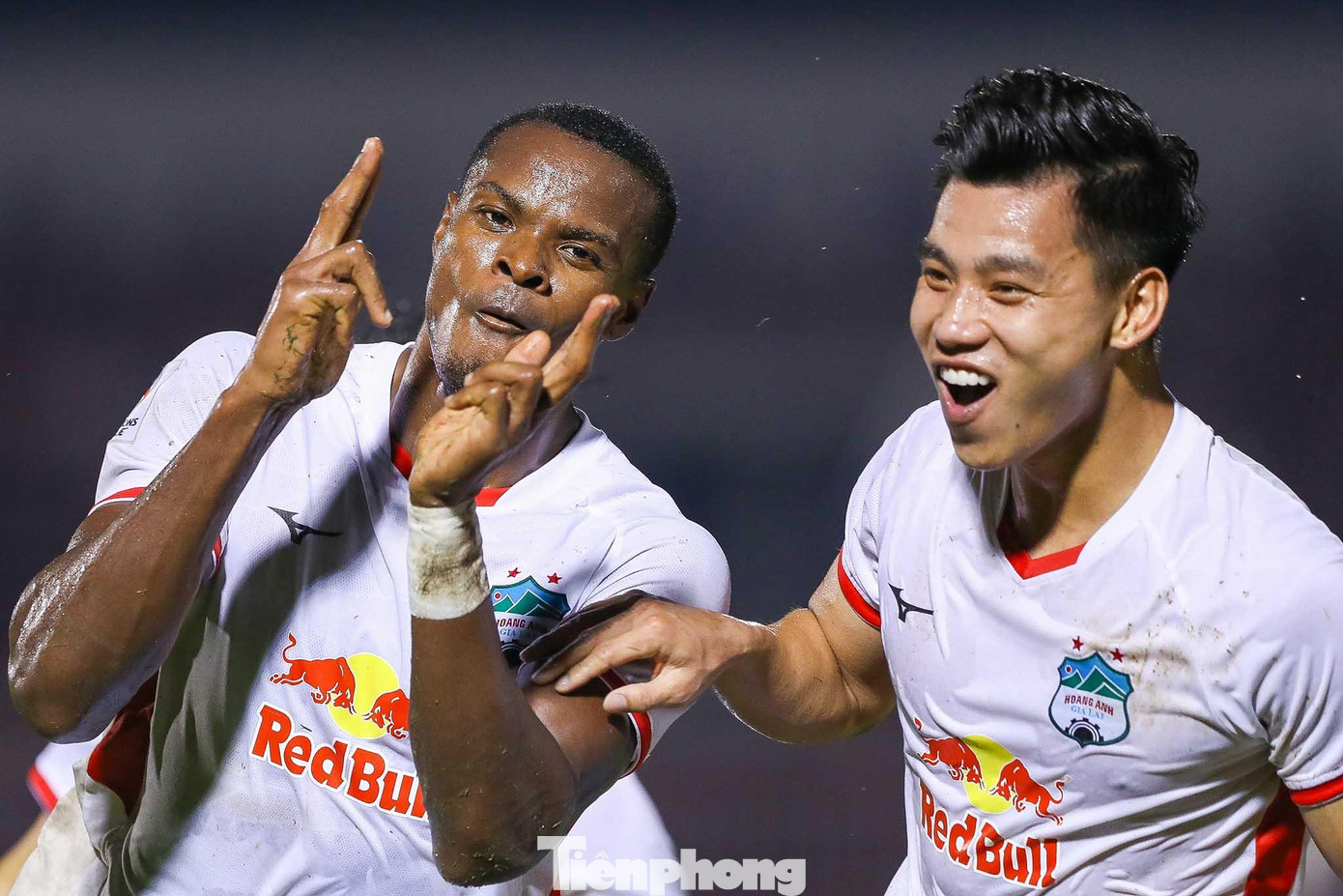 Phút 39, HAGL ghi bàn dẫn Sydney 1-0. Brandao lập công với cú sút đẳng cấp sát vòng cấm. Đây là tỉ số cuối cùng của trận đấu.