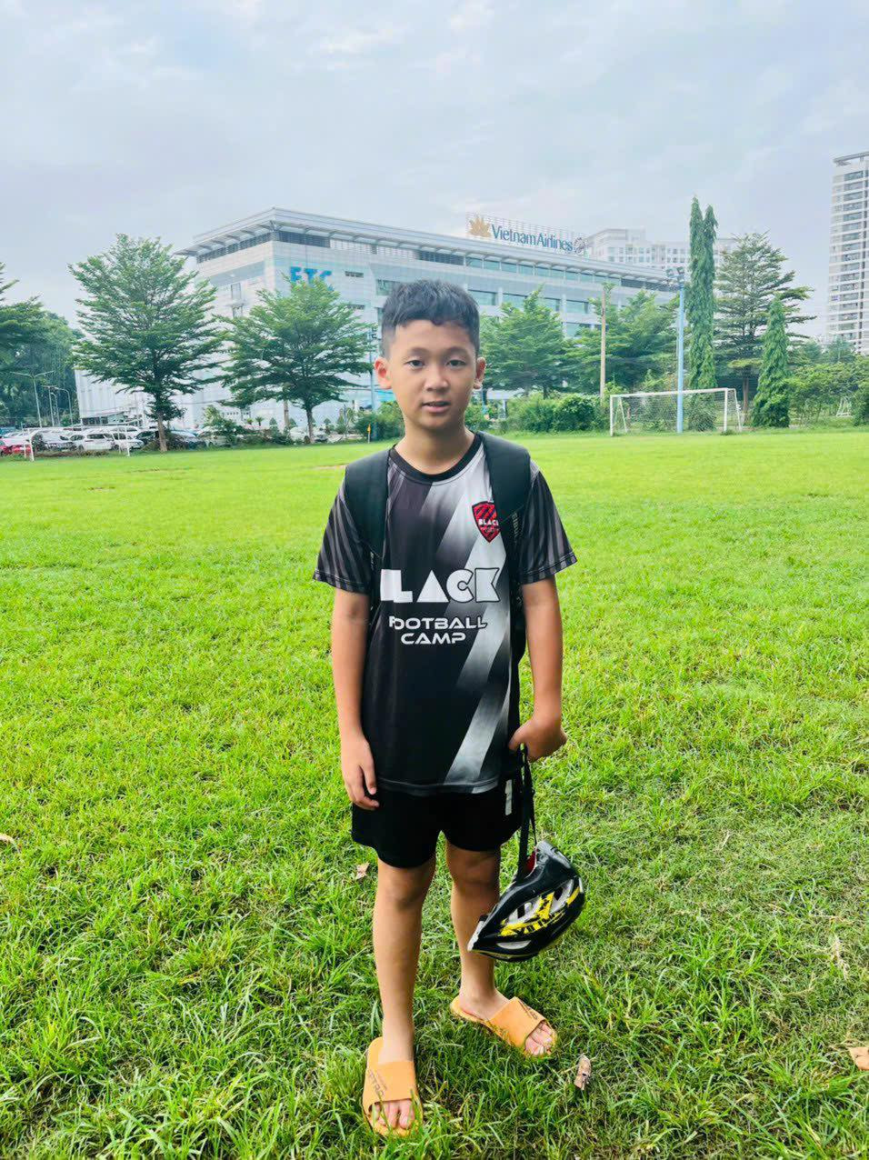 Bé Nguyễn Lê Nhật Long (sinh năm 2012) trong một buổi ra tập.