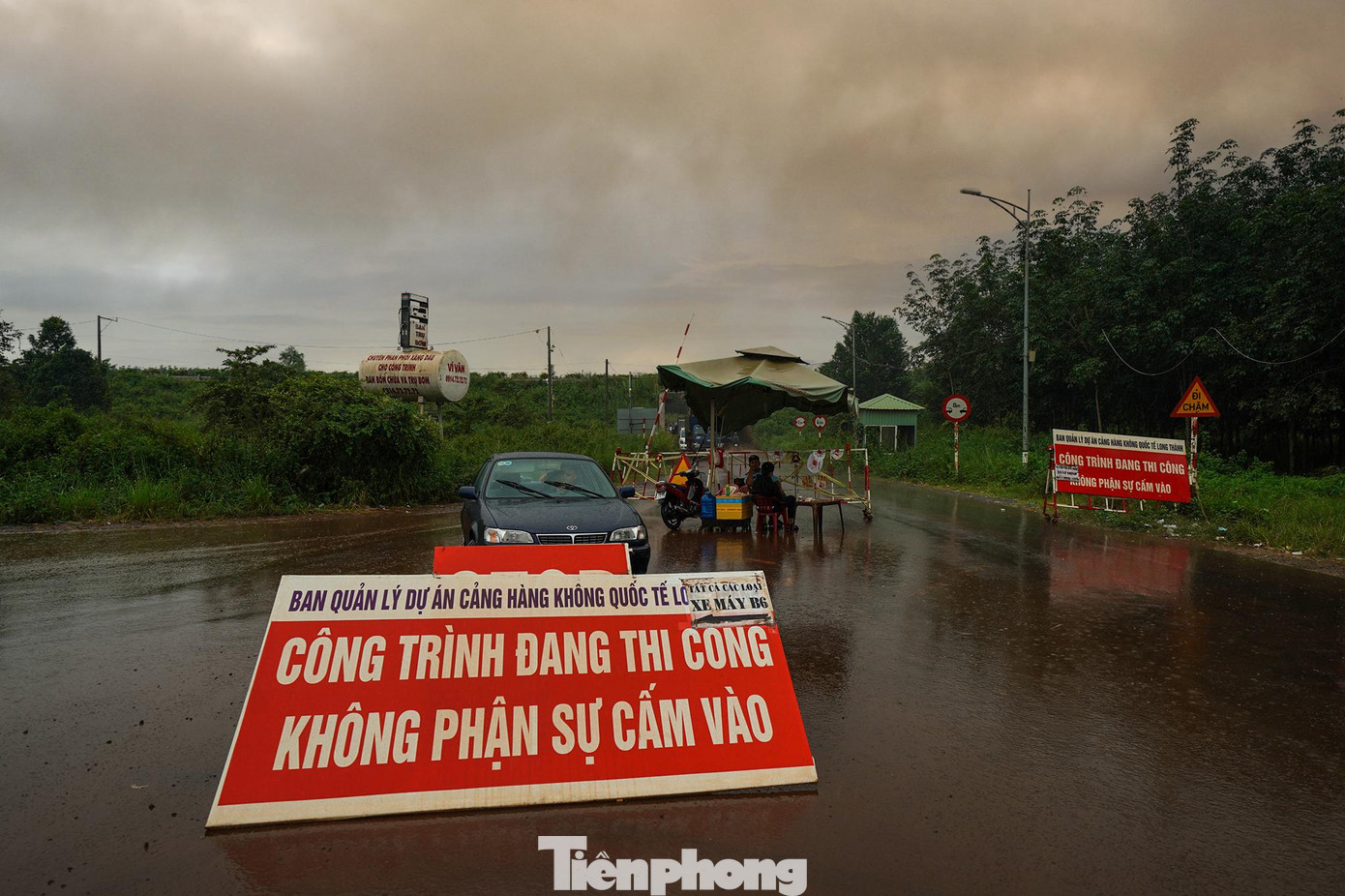 Tổng mức đầu tư toàn dự án khoảng 300.000 tỷ đồng (tương đương hơn 16 tỷ USD), khi hoàn thành cả 3 giai đoạn, sân bay Long Thành có công suất 100 triệu khách/năm. Tổng mức đầu tư toàn dự án khoảng 300.000 tỷ đồng (tương đương hơn 16 tỷ USD), khi hoàn thành cả 3 giai đoạn, sân bay Long Thành có công suất 100 triệu khách/năm.