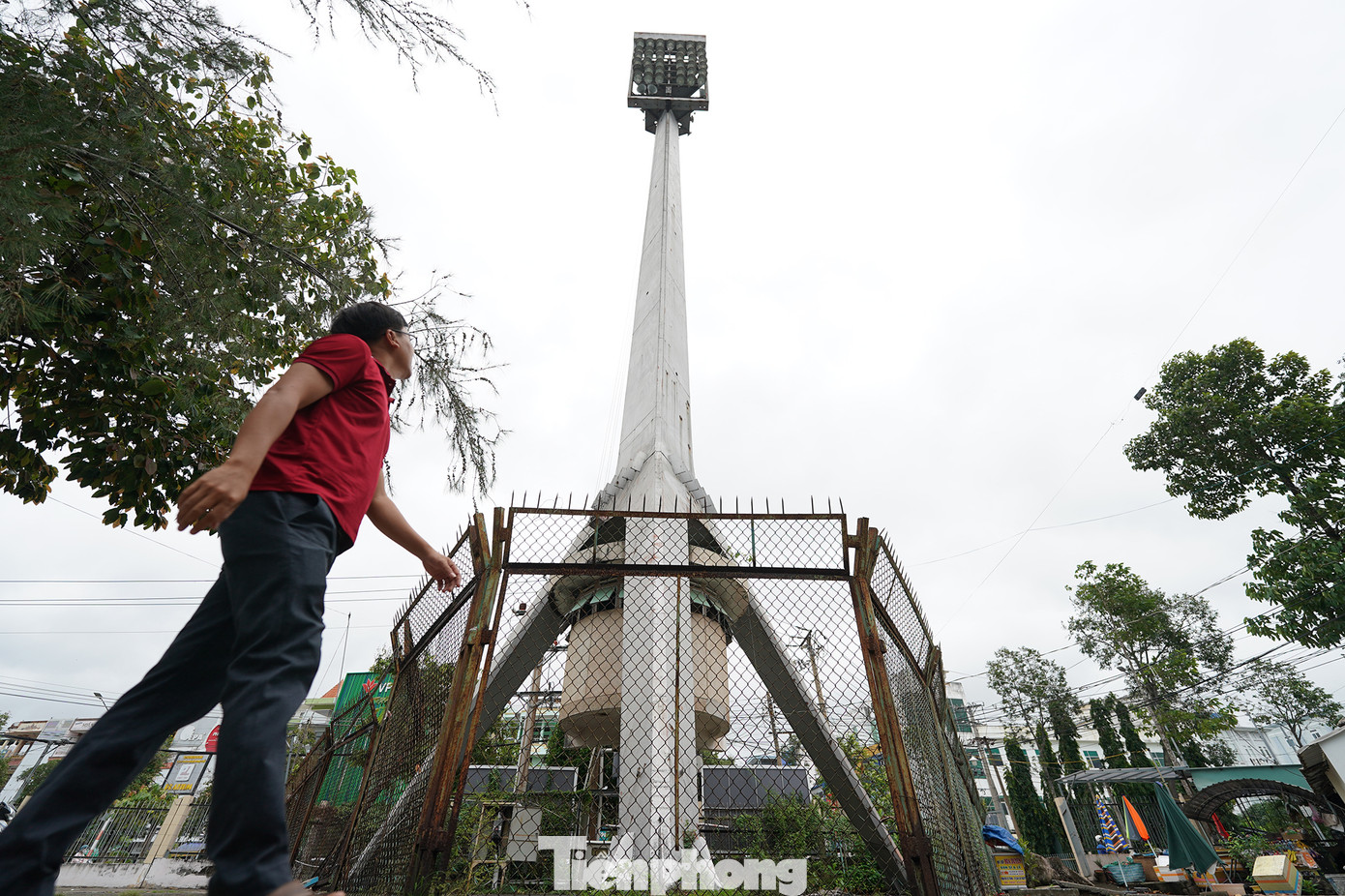 Sau thời gian đưa vào sử dụng, nhiều hạng mục của sân vận động đã xuống cấp nghiêm trọng chỉ bảo đảm cho khoảng 10.000 chỗ ngồi. Bên cạnh việc tổ chức các giải đấu, hoạt động thể dục, thể thao lớn của tỉnh, Sân vận động Long An cũng là nơi tập luyện, sinh hoạt chung của các lứa vận động viên năng khiếu thuộc Trung tâm Huấn luyện và thi đấu thể dục, thể thao tỉnh. Sau thời gian đưa vào sử dụng, nhiều hạng mục của sân vận động đã xuống cấp nghiêm trọng chỉ bảo đảm cho khoảng 10.000 chỗ ngồi. Bên cạnh việc tổ chức các giải đấu, hoạt động thể dục, thể thao lớn của tỉnh, Sân vận động Long An cũng là nơi tập luyện, sinh hoạt chung của các lứa vận động viên năng khiếu thuộc Trung tâm Huấn luyện và thi đấu thể dục, thể thao tỉnh.