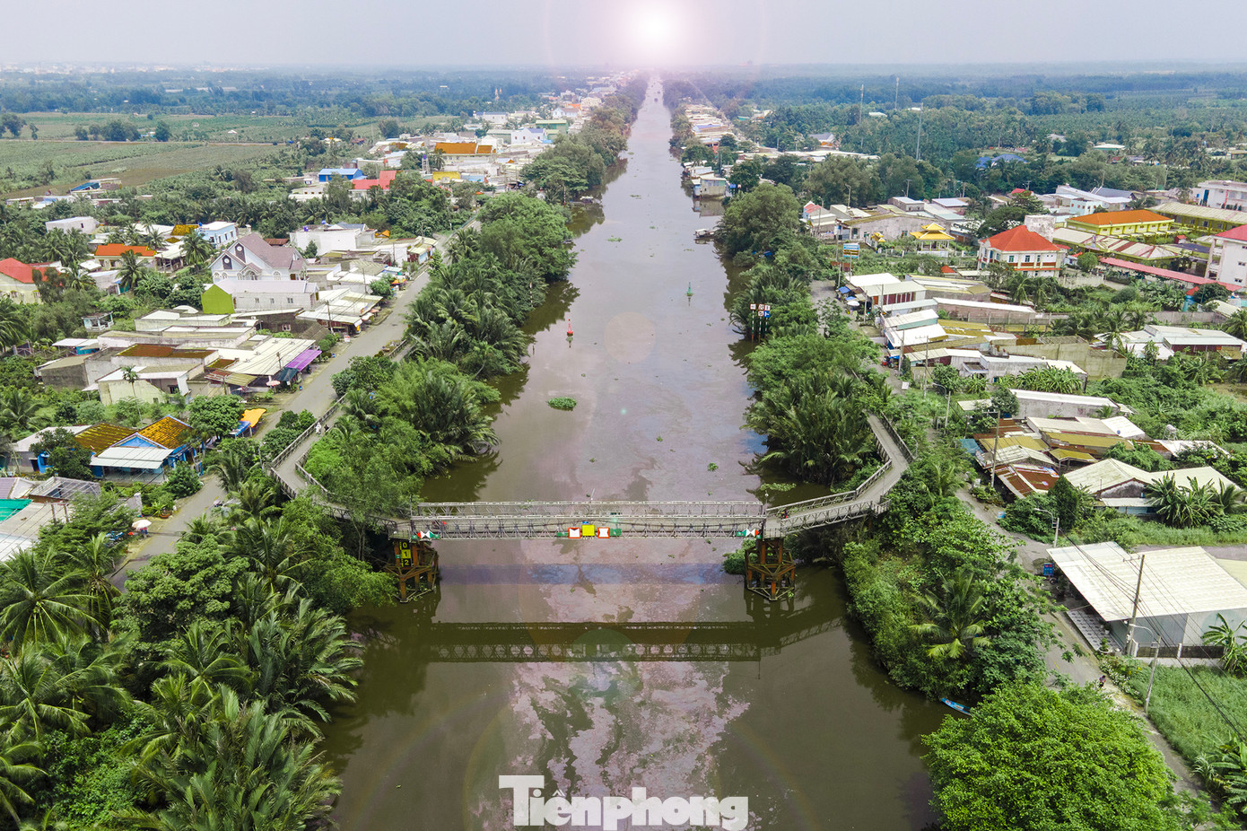 Tháng 1/2005, cầu Kênh Xáng Dọc khánh thành, người dân không còn vất vả trong việc đi lại, học sinh không phải đi đò đến trường. Tháng 1/2005, cầu Kênh Xáng Dọc khánh thành, người dân không còn vất vả trong việc đi lại, học sinh không phải đi đò đến trường.