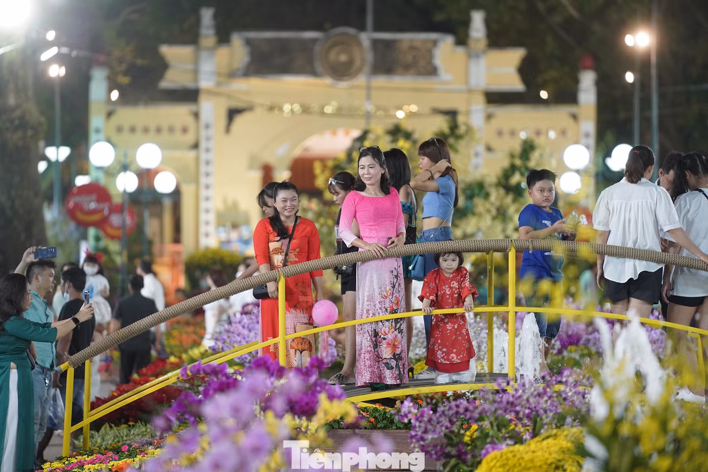 Tại Hội Hoa Xuân Tết Quý Mão, khách tham quan cũng có thể chiêm ngưỡng bộ sưu tập trà my rừng – trà my Úc, mai vàng Canada, bộ sưu tập hồng cổ, cây anh đào cổ thụ, các loại kiểng lá đột biến mới lạ, bộ sưu tập các loài cá biển, cá koi, cá beta cùng 3 tác phẩm điêu khắc "Cửu Long Tranh Châu" được làm từ rễ cây khô nguyên khối...