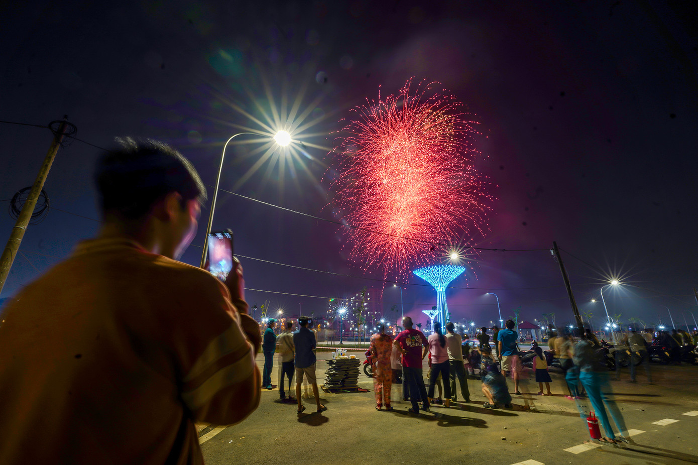 Pháo hoa rực sáng đón năm mới Ất Tỵ an lành, thịnh vượng ảnh 168 Pháo hoa rực sáng đón năm mới Ất Tỵ an lành, thịnh vượng ảnh 168