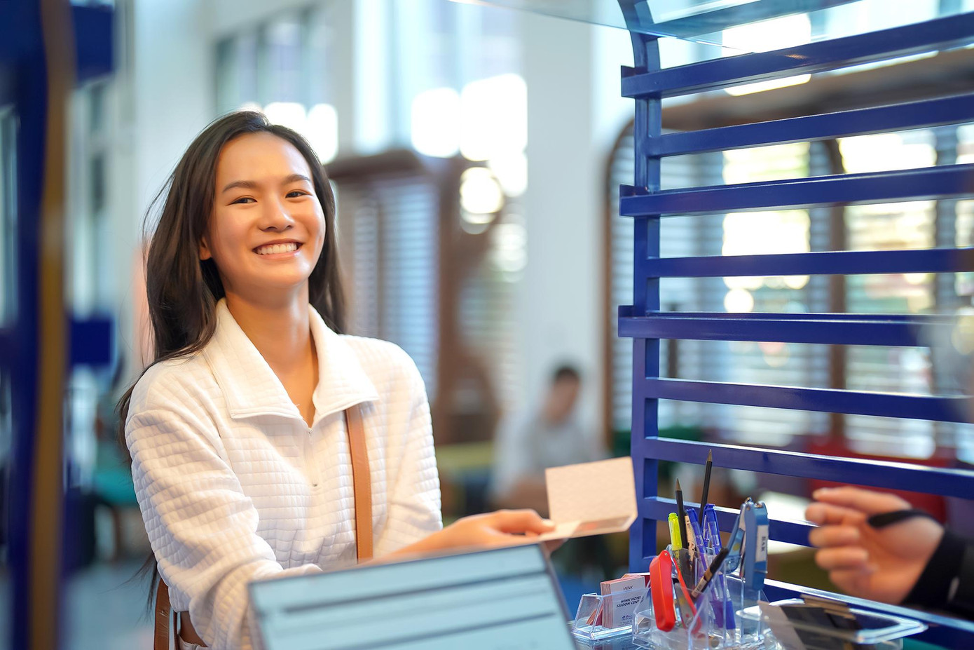 Hồng Nhung hiện là sinh viên khoa Luật hình sự. Chia sẻ với Tiền Phong, thí sinh mang số báo danh 462 cho biết các giám khảo đều bất ngờ khi biết ngành cô đang theo học. Cô gái 18 tuổi nói việc tham gia Hoa hậu Việt Nam là ước mơ từ bé của cô.