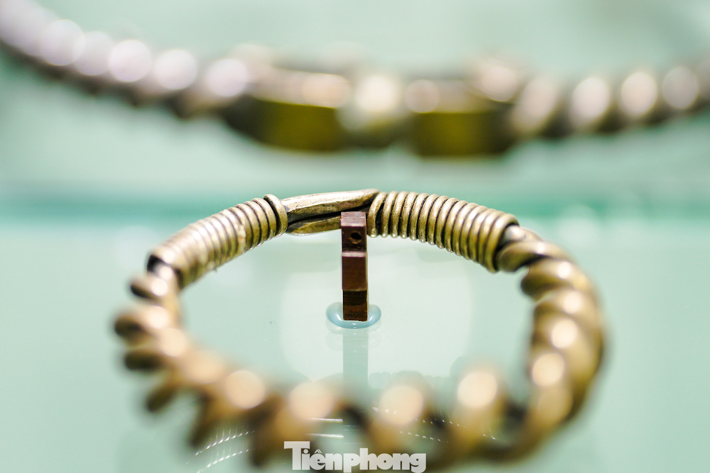 Dân tộc Pu Péo chỉ thống kê được 903 người vào năm 2019 nhưng trình độ làm trang sức thì được giới sưu tập đánh giá cao. Người Pu Péo sống dọc biên giới Việt - Trung, sử dụng ngôn ngữ Kra hệ Tai-Kadai.