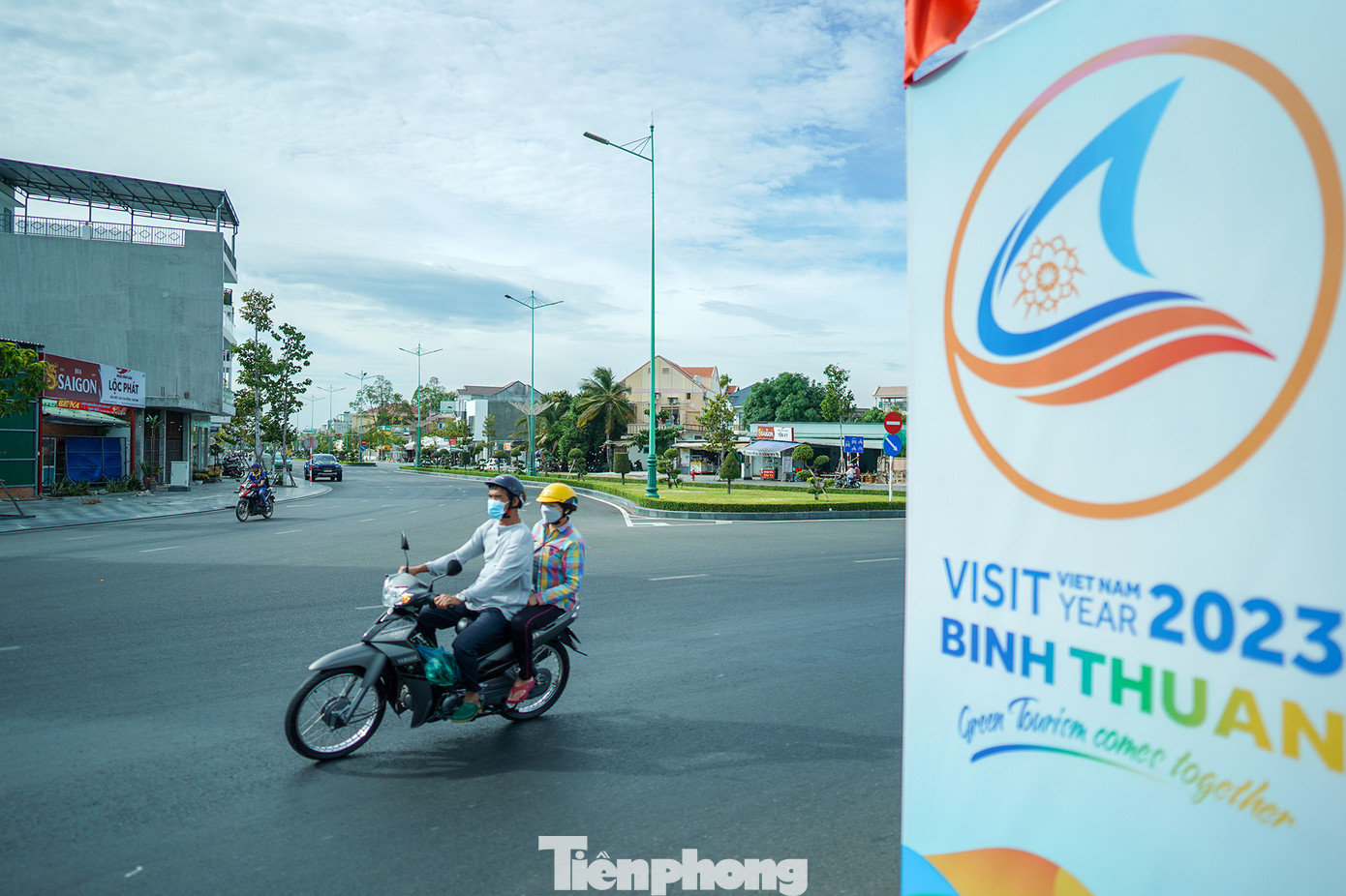 Nhiều nhà hàng, khách sạn được xây dựng mới trên đại lộ Lê Duẩn để phục vụ khách du lịch.