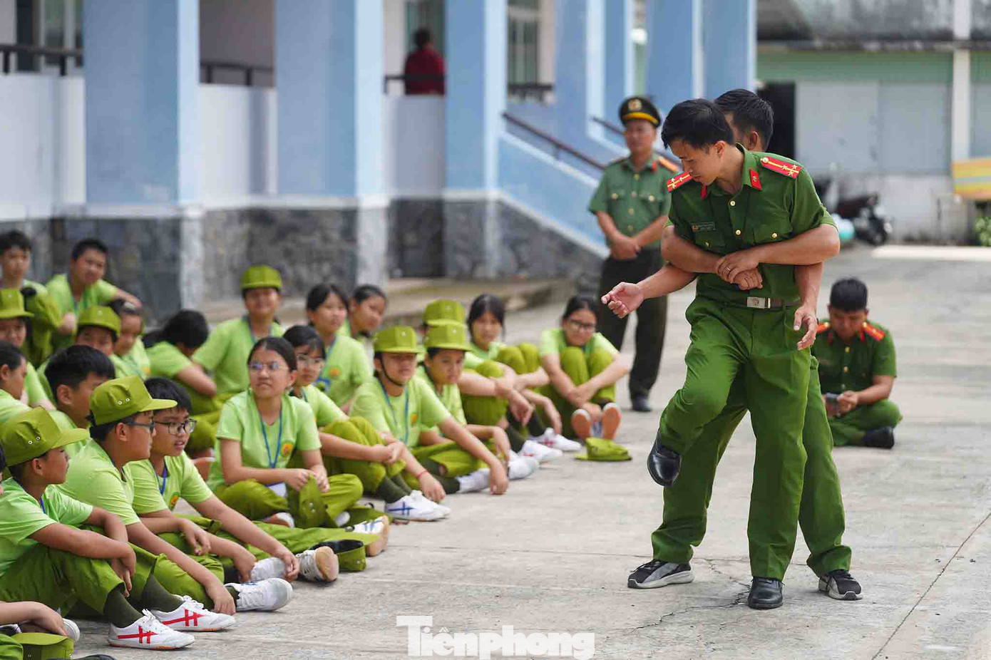 Huấn luyện các thế võ cơ bản để tự vệ và trấn áp tội phạm