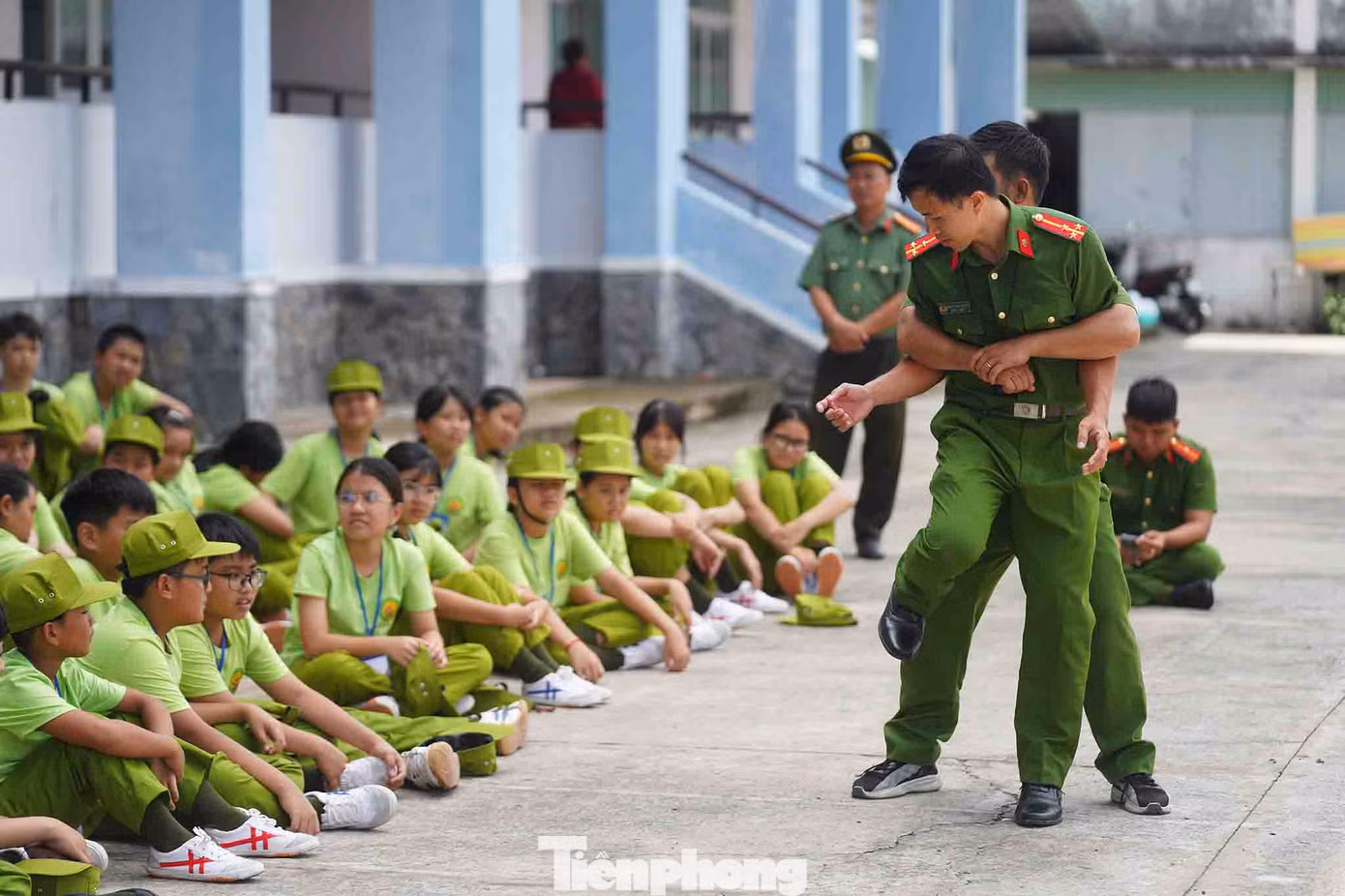 Huấn luyện các thế võ cơ bản để tự vệ và trấn áp tội phạm