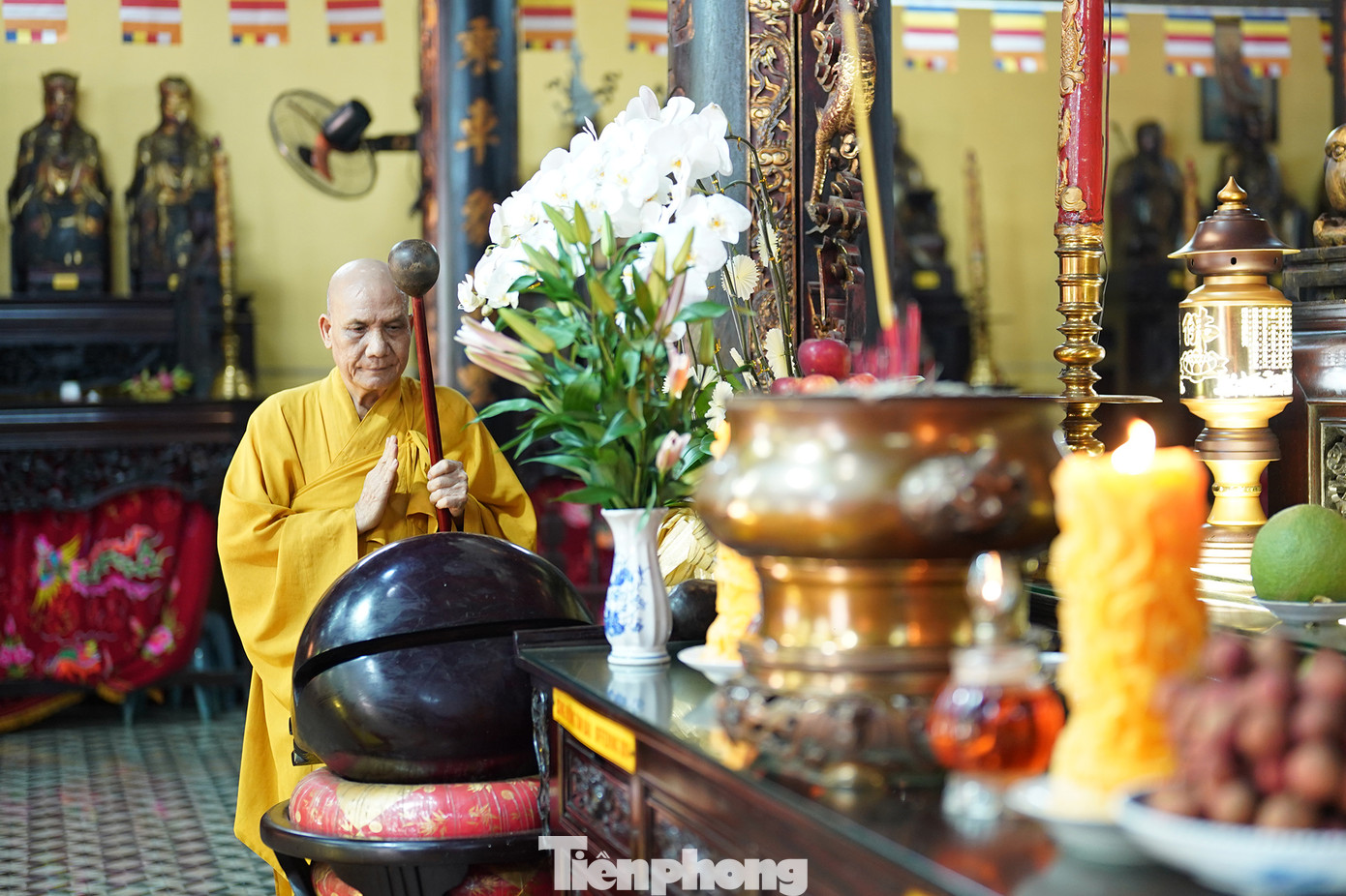 Từ khi thành lập, chùa Giác Lâm đã trải qua 11 đời trụ trì.