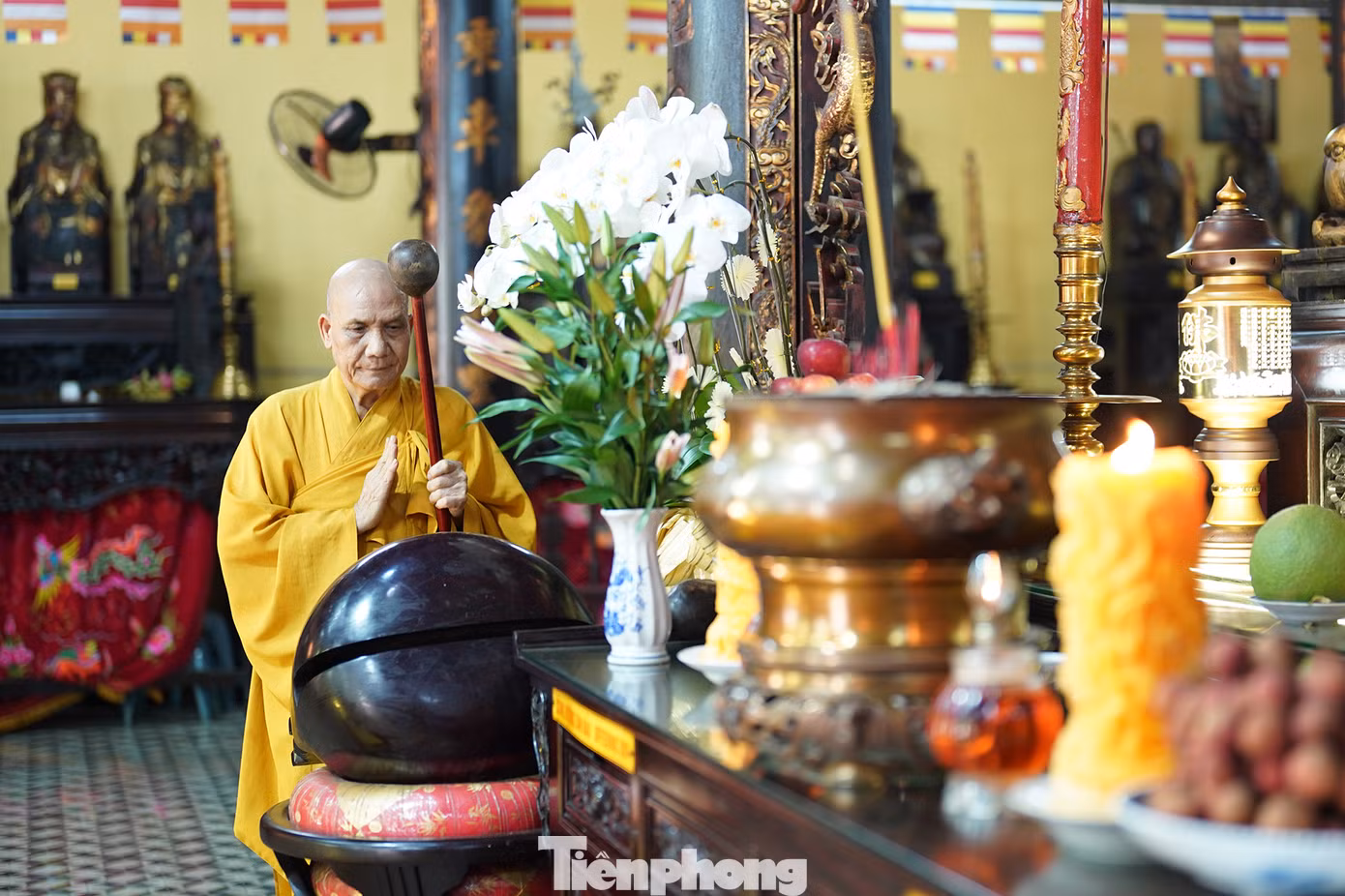 Từ khi thành lập, chùa Giác Lâm đã trải qua 11 đời trụ trì.