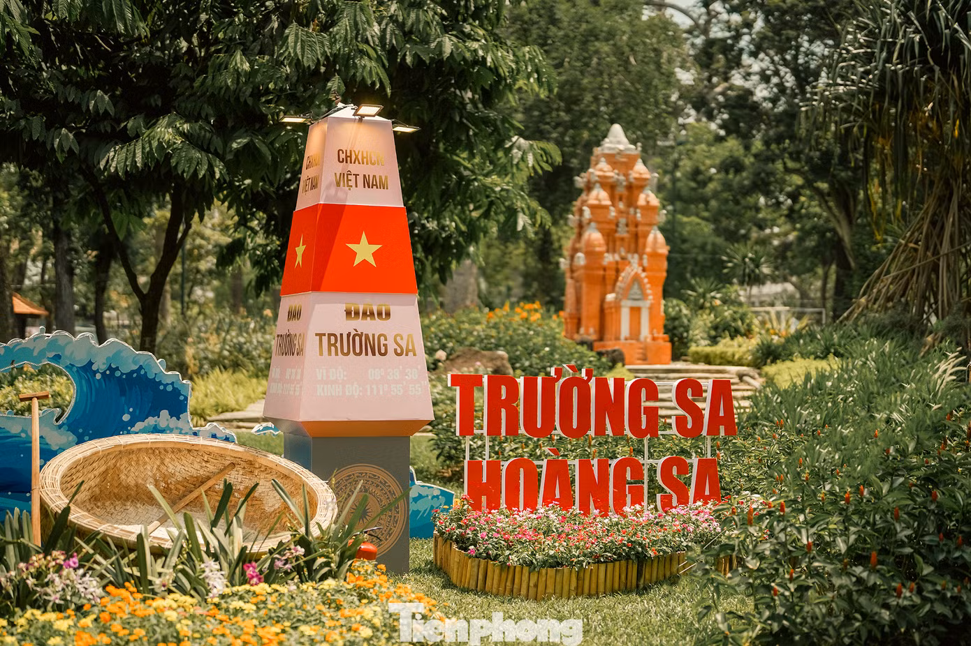 Công viên Tao Đàn cũng là một địa điểm nổi tiếng thu hút du khách và người dân.