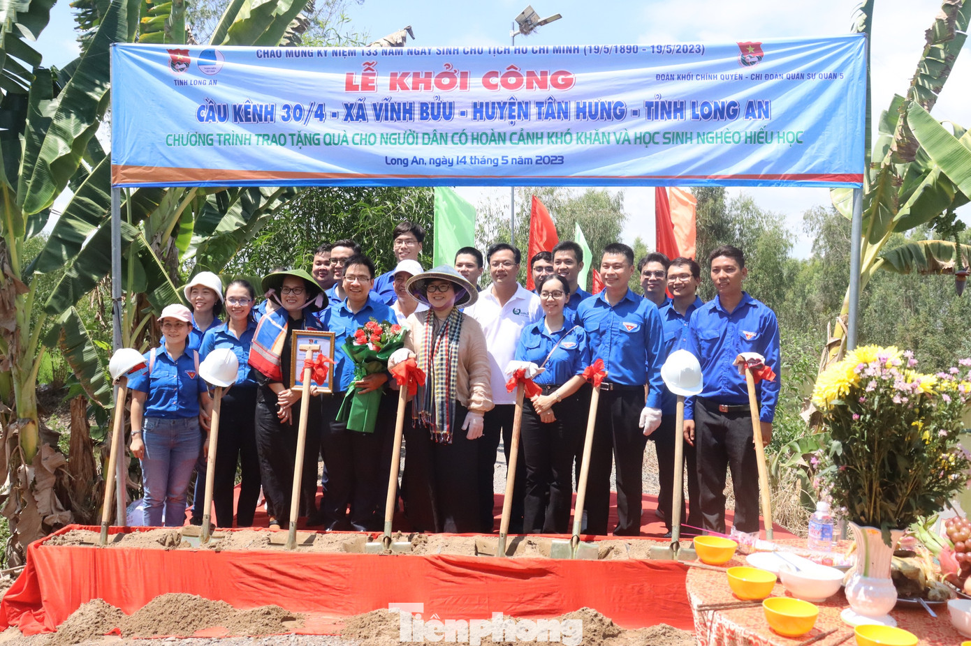 Lễ khởi công cầu Kênh 30/4 thực hiện trong sự phấn khởi của người dân ấp Võ Văn Be.