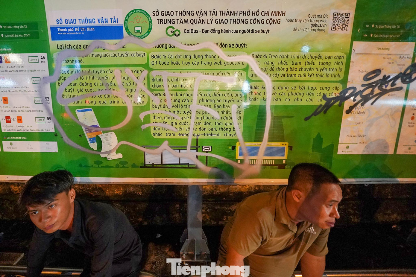 Theo thống kê của Sở Giao thông Vận tải TPHCM (GTVT), từ năm 2014 đến nay, lượng khách đi xe buýt giảm dần theo từng năm. Trong giai đoạn 2014-2018, lượng khách đi xe buýt giảm bình quân 6,65%/năm. Đến năm 2019, lượng khách sử dụng xe buýt đạt khoảng 255 triệu lượt, giảm 12,1% so với mức 289,9 triệu lượt hành khách so với năm 2018. Năm 2020, lượng khách chỉ còn hơn 148 triệu lượt. Năm 2021 lại giảm mạnh hơn, còn có 53 triệu lượt. Tình hình trong 5 tháng đầu năm nay cũng không mấy sáng sủa.