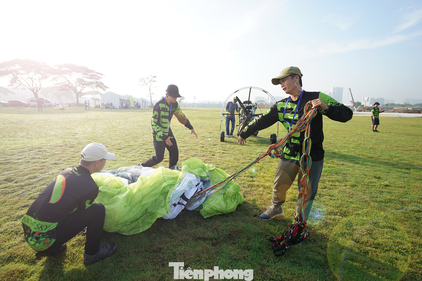 Đây là môn thể thao đòi hỏi sự phối hợp nhịp nhàng của nhiều thành viên. Nên chính vì thế môn thể thao này cũng khá tốn kém trong việc đầu tư đối với người chơi chuyên nghiệp.