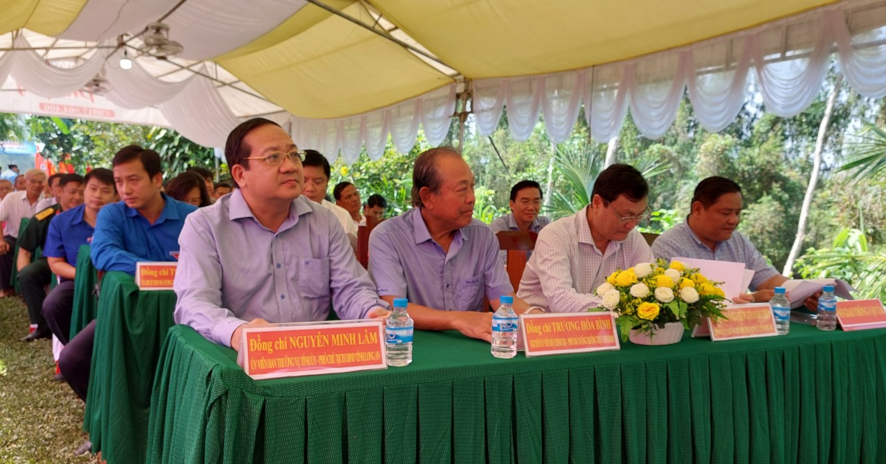 Nguyên Phó Thủ tướng Trương Hòa Bình đến dự lễ. Ảnh: Duy Phước Nguyên Phó Thủ tướng Trương Hòa Bình đến dự lễ. Ảnh: Duy Phước