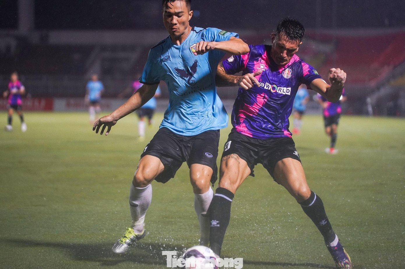 Trước khi bước vào trận đấu, phong độ của đội chủ nhà rất tệ khi để thua 3 trận gần nhất. Các trận thua liên tiếp đã trở thành nỗi ám ảnh của thầy trò HLV Phùng Thanh Phương.