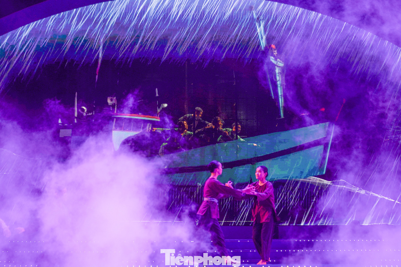 Tiếp sau đó, phân đoạn cá Ông cứu độ kể lại truyền tích lưu truyền từ đời này sang đời khác, dần dần kết tinh thành truyền thống thờ cúng cá Ông tạo nên nét độc đáo cho vùng đất Cần Giờ. Lễ hội Nghinh Ông Cần Giờ từ đó ra đời, trở thành biểu tượng văn hóa không chỉ thể hiện lòng biết ơn của con người đối với thiên nhiên, mà còn phản ánh sự kiên trì, lòng dũng cảm của những thế hệ đầu tiên đã biến nơi đây thành nơi đáng sống. Lễ hội Nghinh Ông là lễ hội tổng kết một mùa đánh bắt trên biển của ngư dân và chuẩn bị cho mùa đánh bắt mới với những ước vọng một mùa bội thu. Đây là lễ hội thể hiện tấm lòng thành kính, biết ơn, tạ ơn Thần Nam Hải (cá Ông) và Thần Biển của ngư dân huyện Cần Giờ.