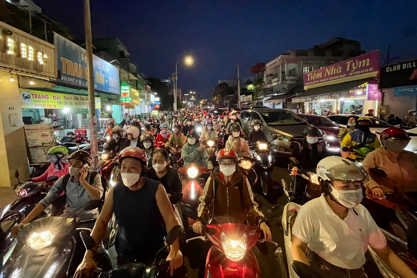 Đường Xô Viết Nghệ Tĩnh ken cứng phương tiện, không thể di chuyển. Đường Xô Viết Nghệ Tĩnh ken cứng phương tiện, không thể di chuyển.